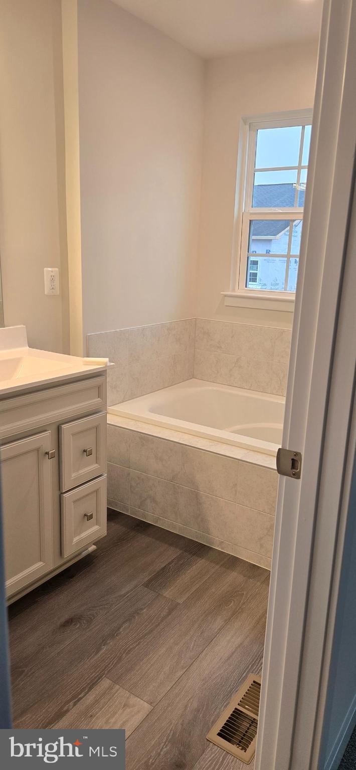BELLE AIR TOWNHOMES - Residential Lease