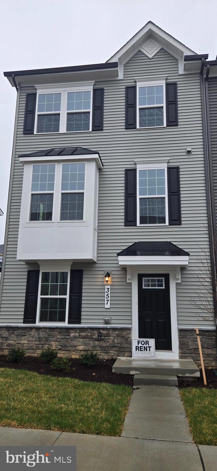 BELLE AIR TOWNHOMES - Residential Lease