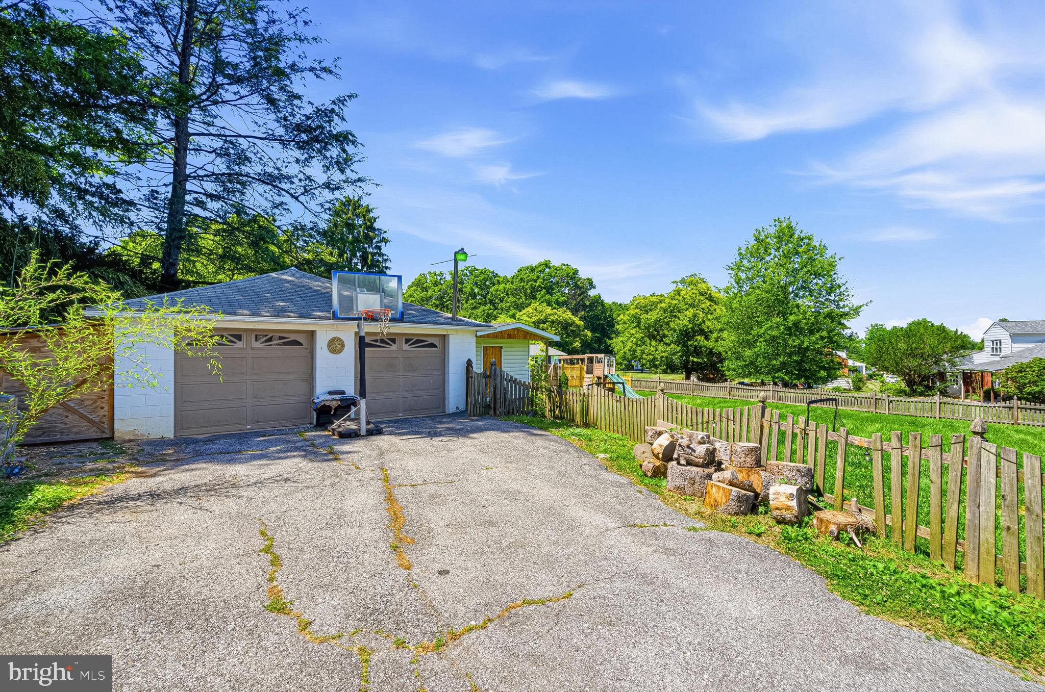 LEWISTOWN - Residential