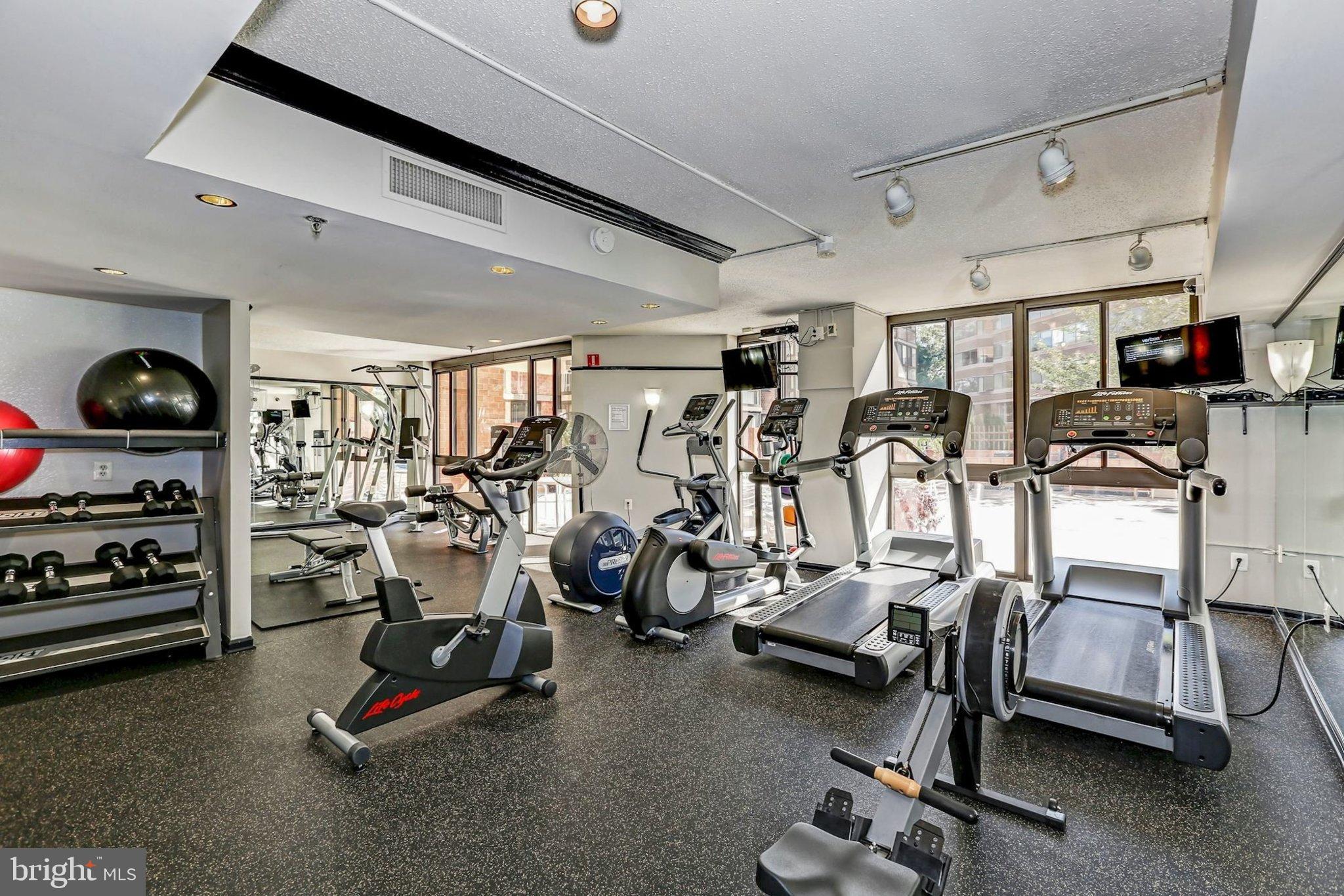 EASTVIEW AT BALLSTON METRO - Residential Lease