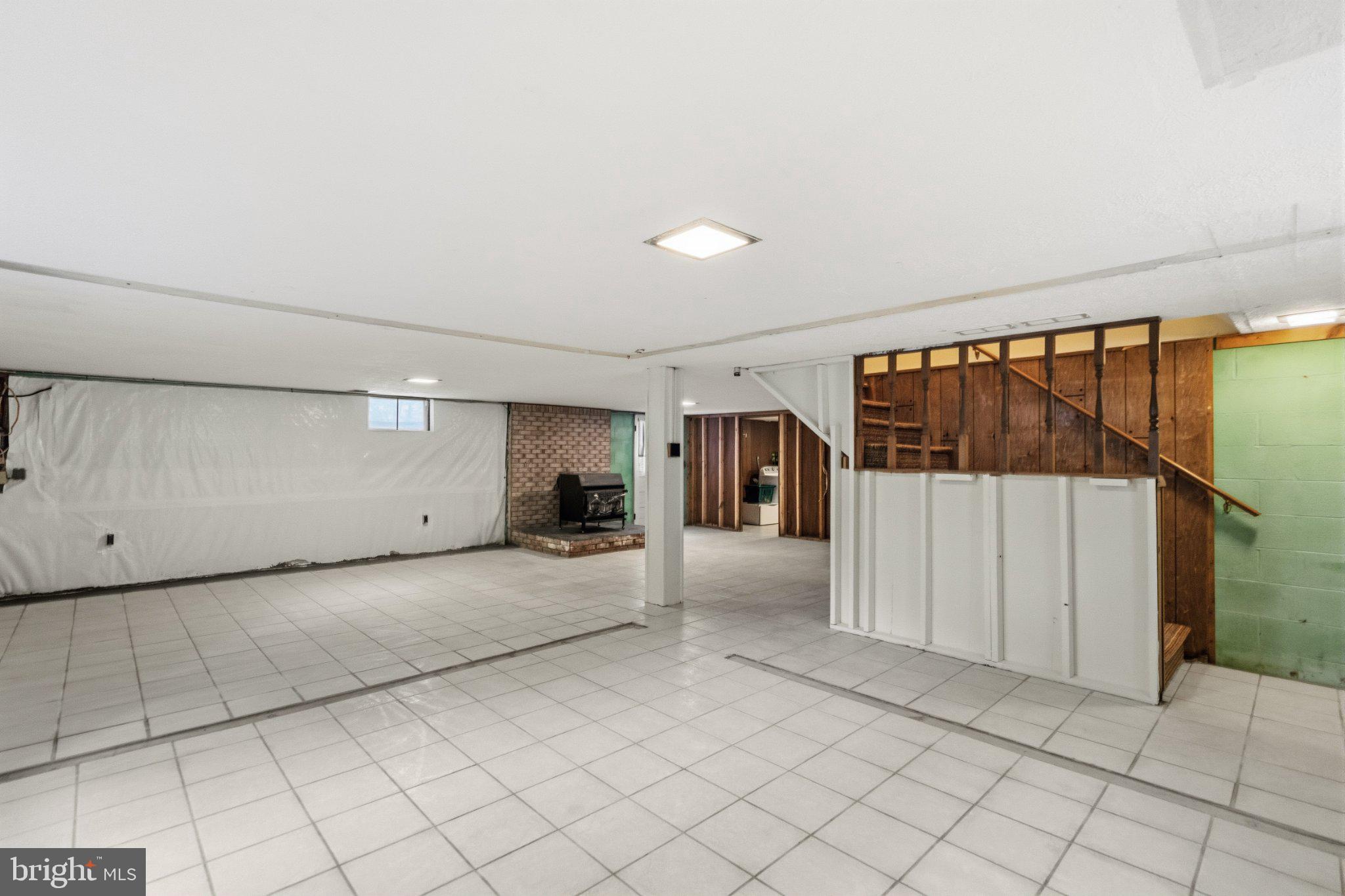 LAKESIDE ESTATES - Residential