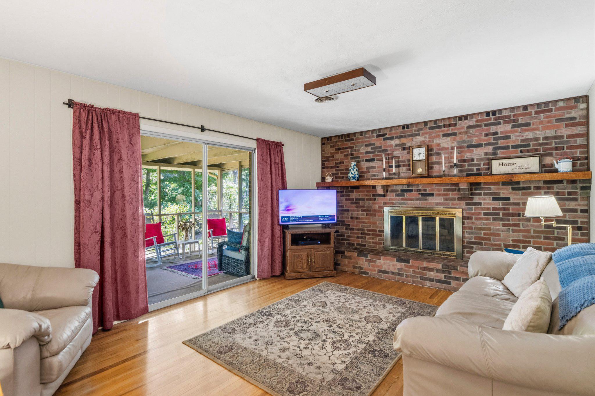 LAKESIDE ESTATES - Residential