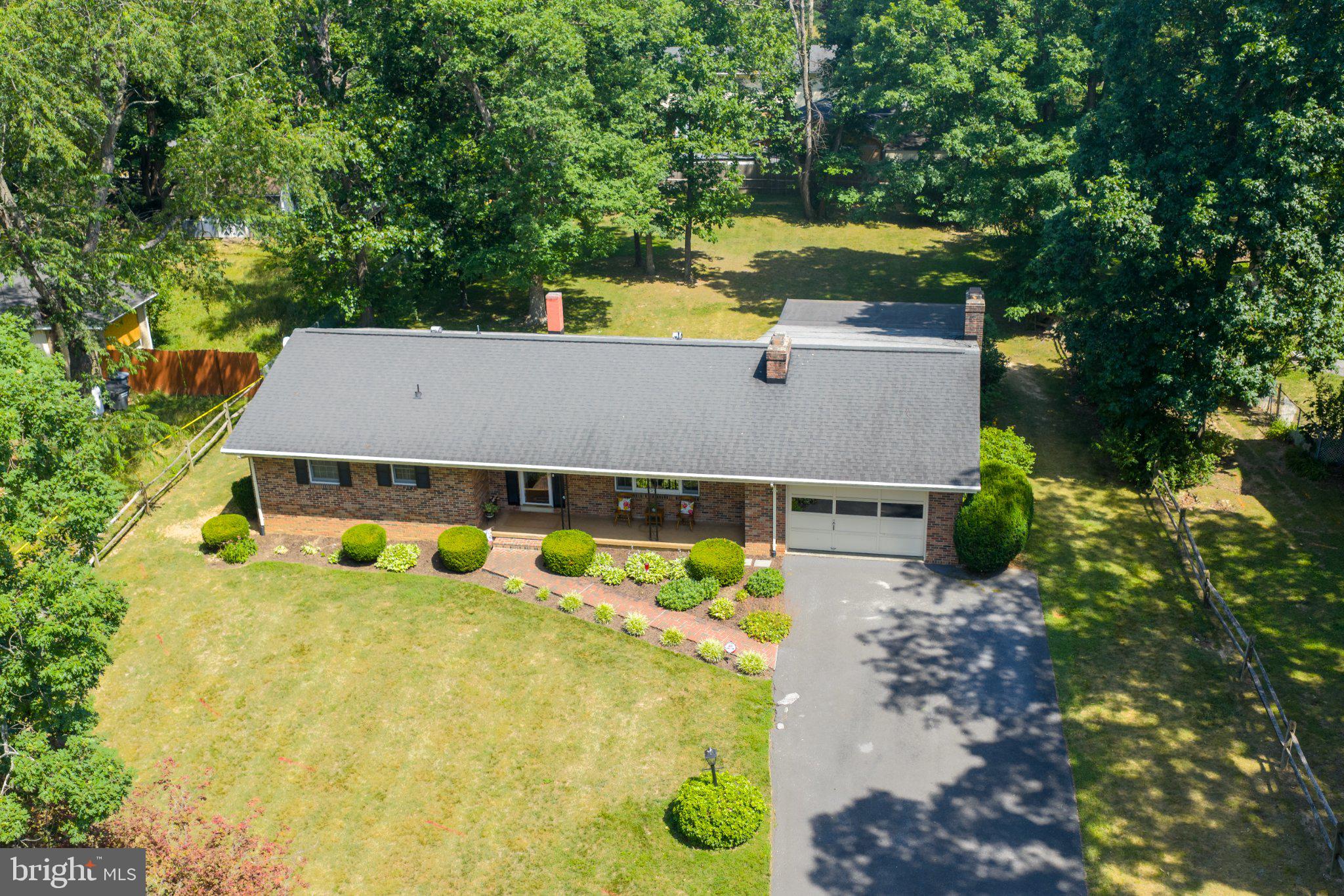 LAKESIDE ESTATES - Residential