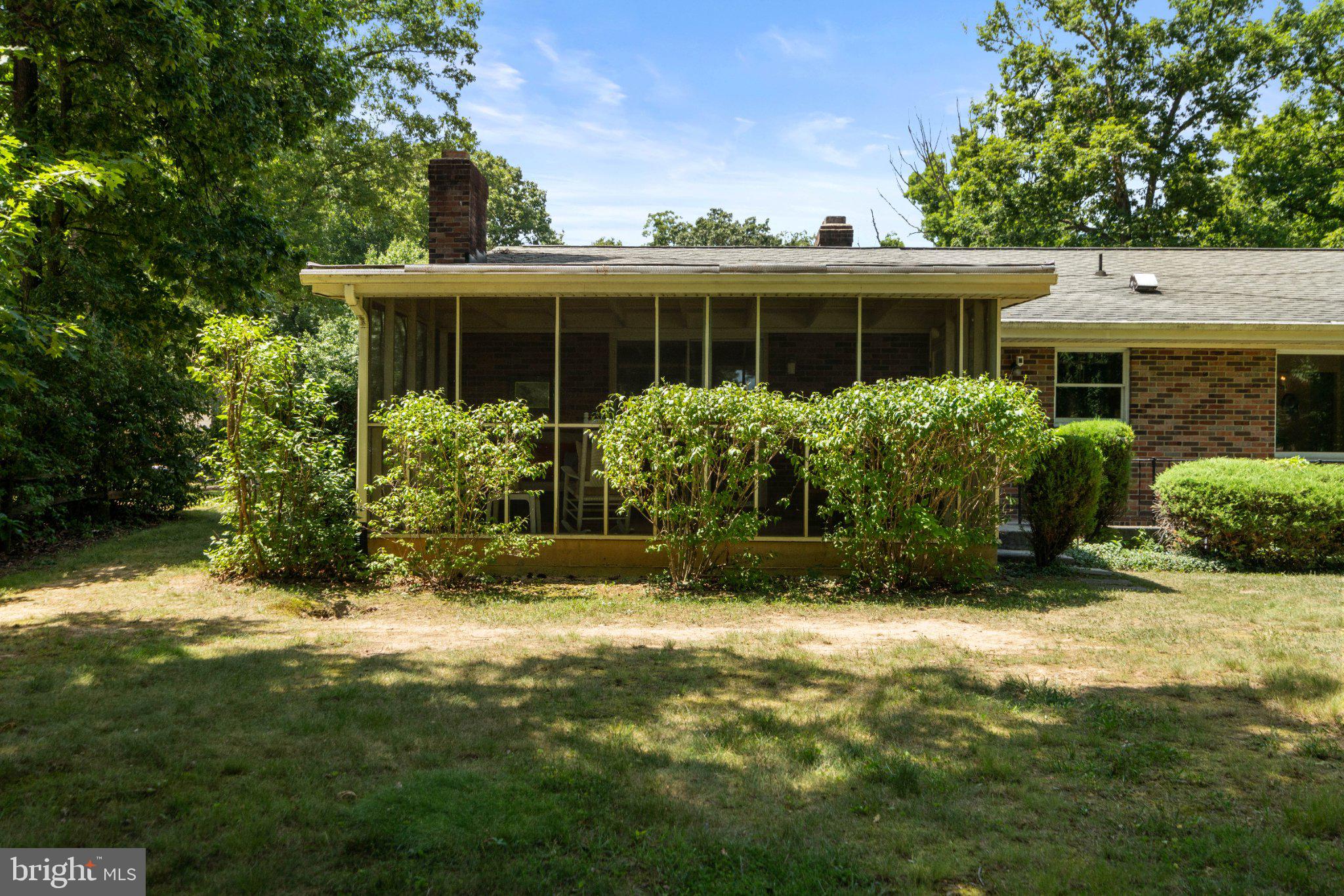 LAKESIDE ESTATES - Residential