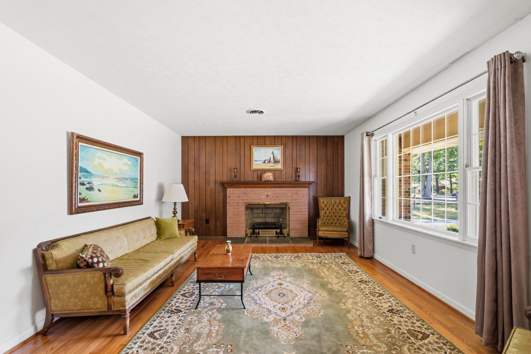 LAKESIDE ESTATES - Residential
