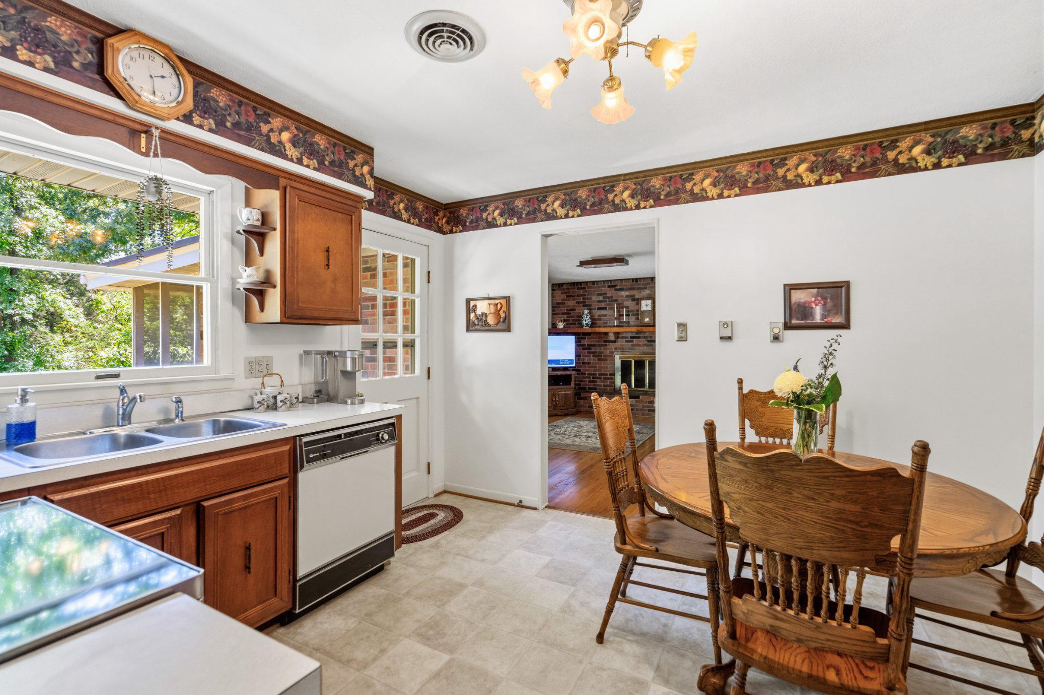 LAKESIDE ESTATES - Residential