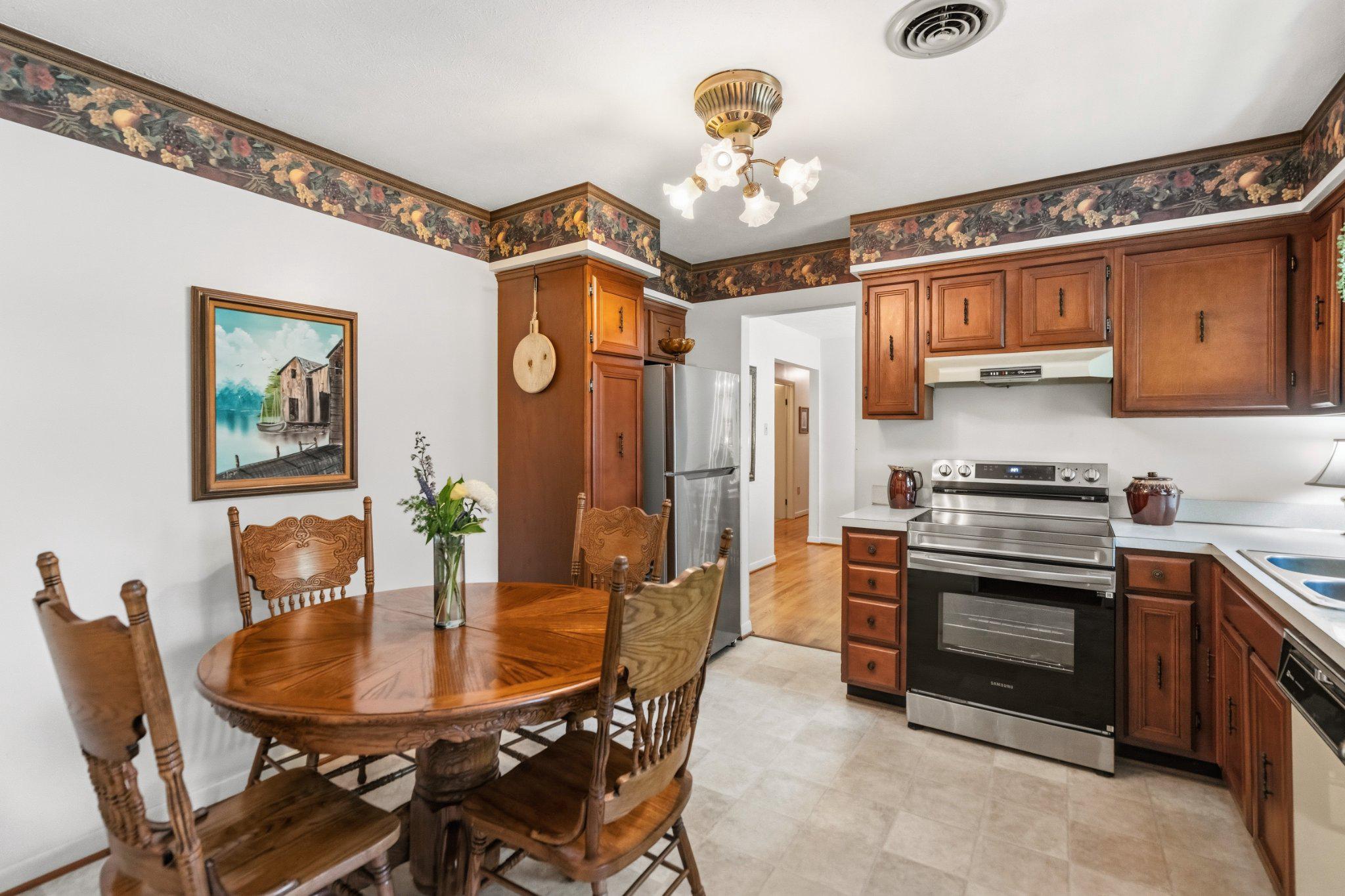 LAKESIDE ESTATES - Residential