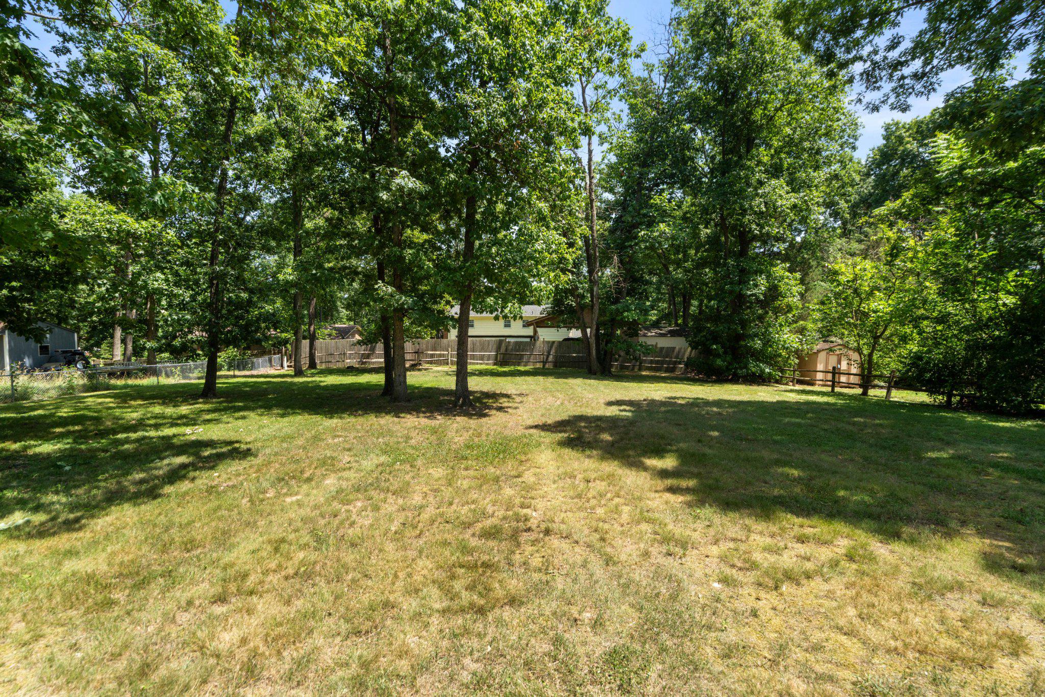 LAKESIDE ESTATES - Residential