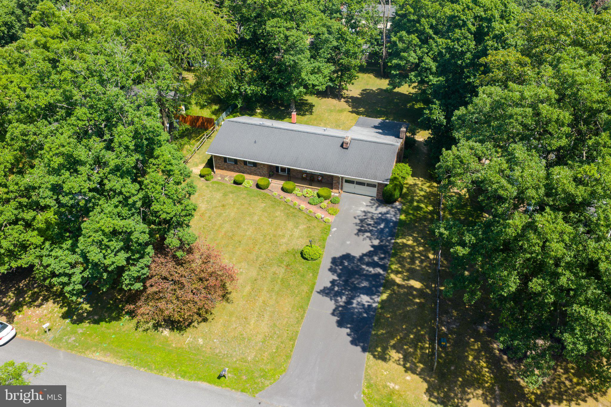 LAKESIDE ESTATES - Residential
