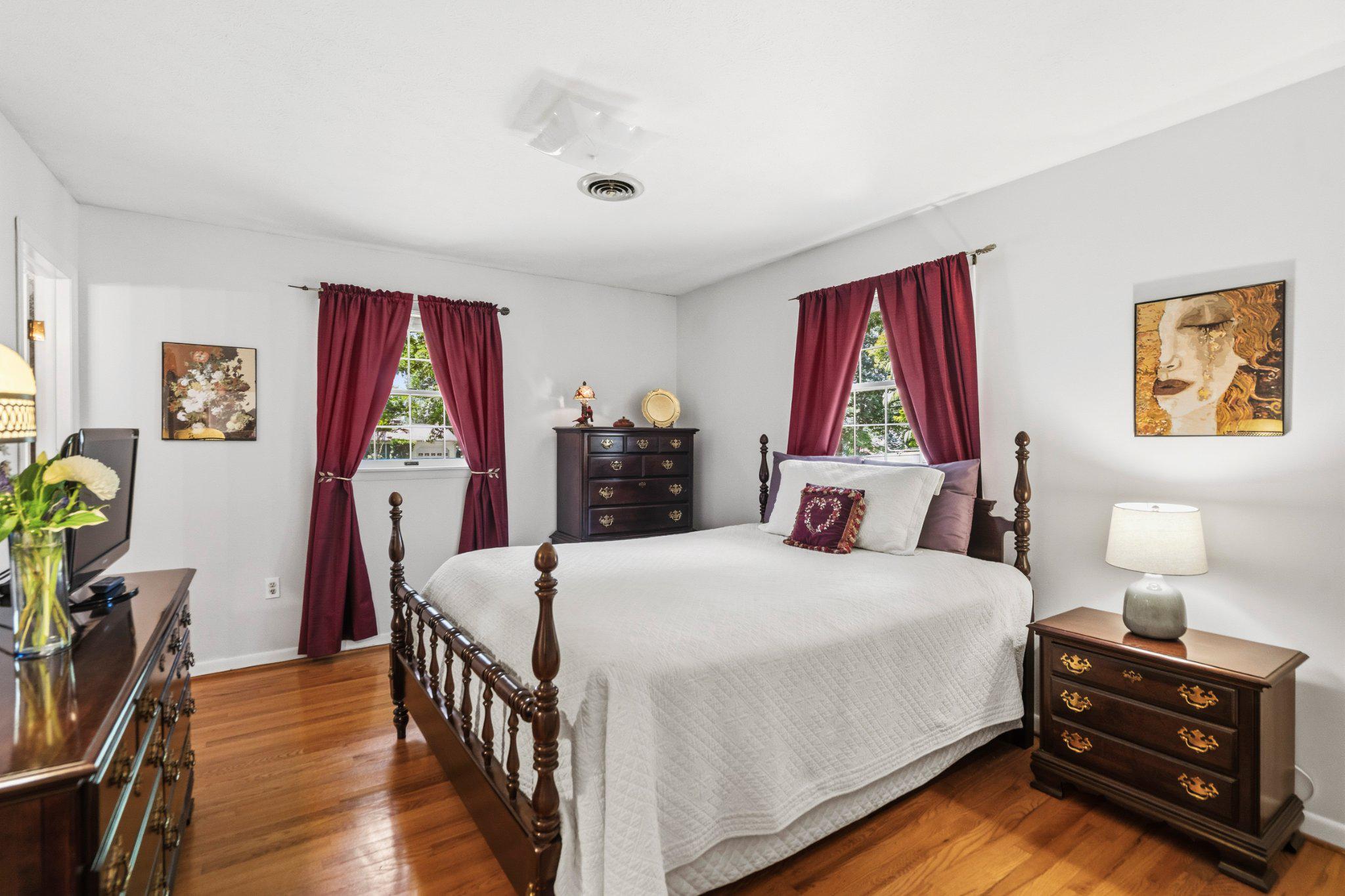 LAKESIDE ESTATES - Residential