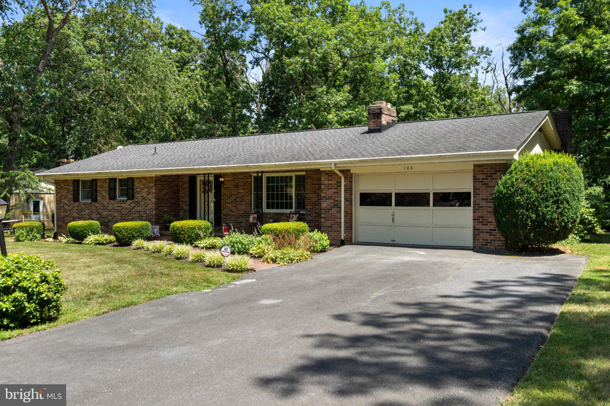 LAKESIDE ESTATES - Residential