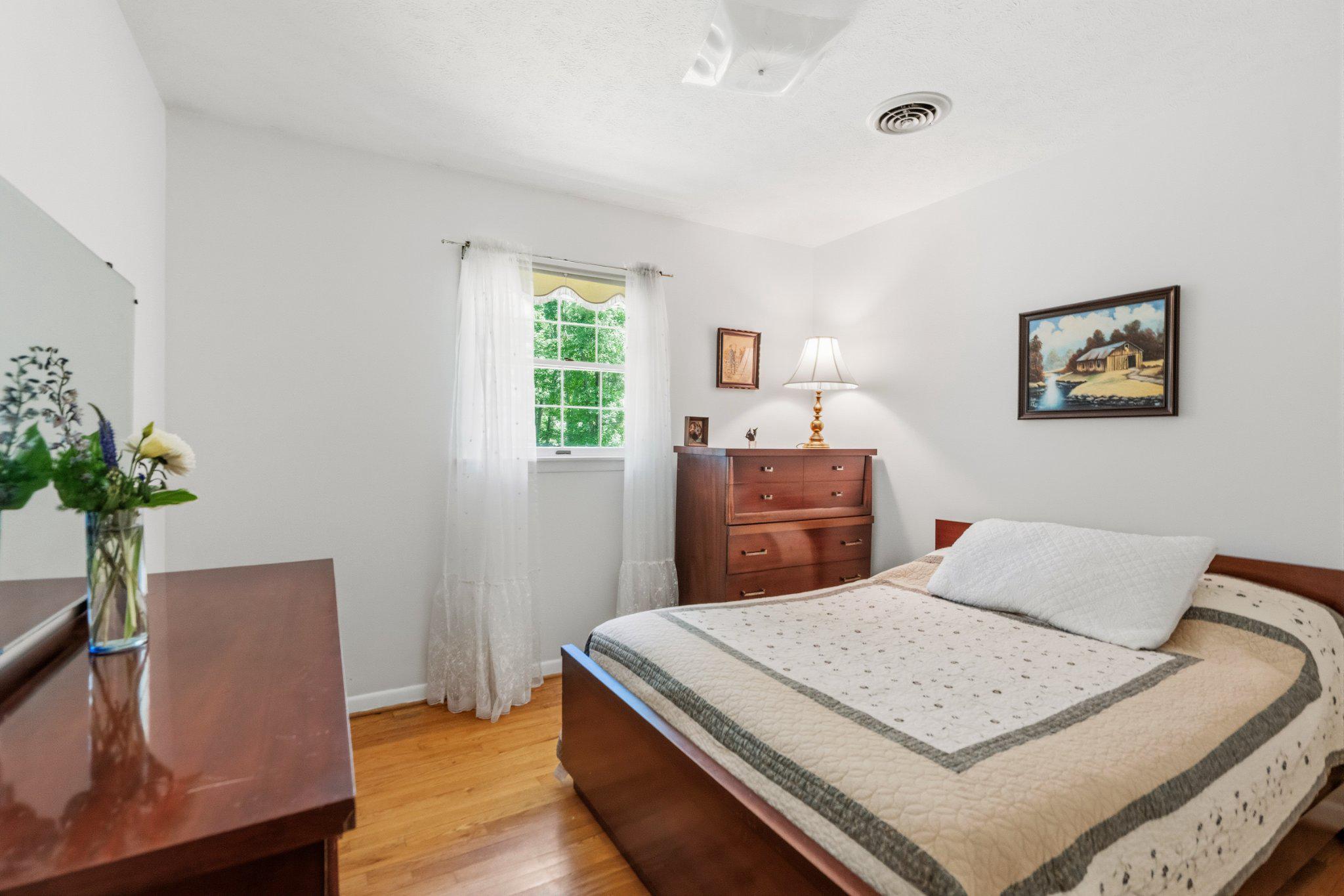 LAKESIDE ESTATES - Residential