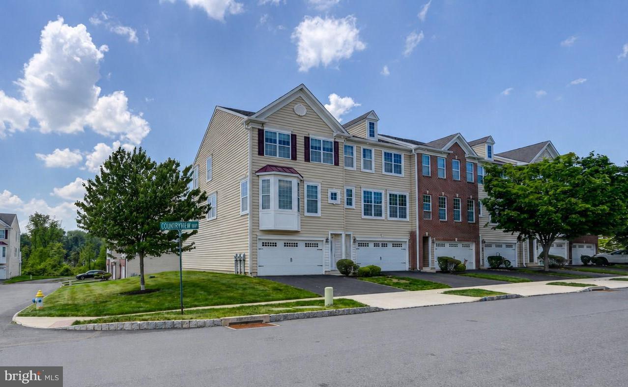 VILL AT COUNTRY VIEW - Residential