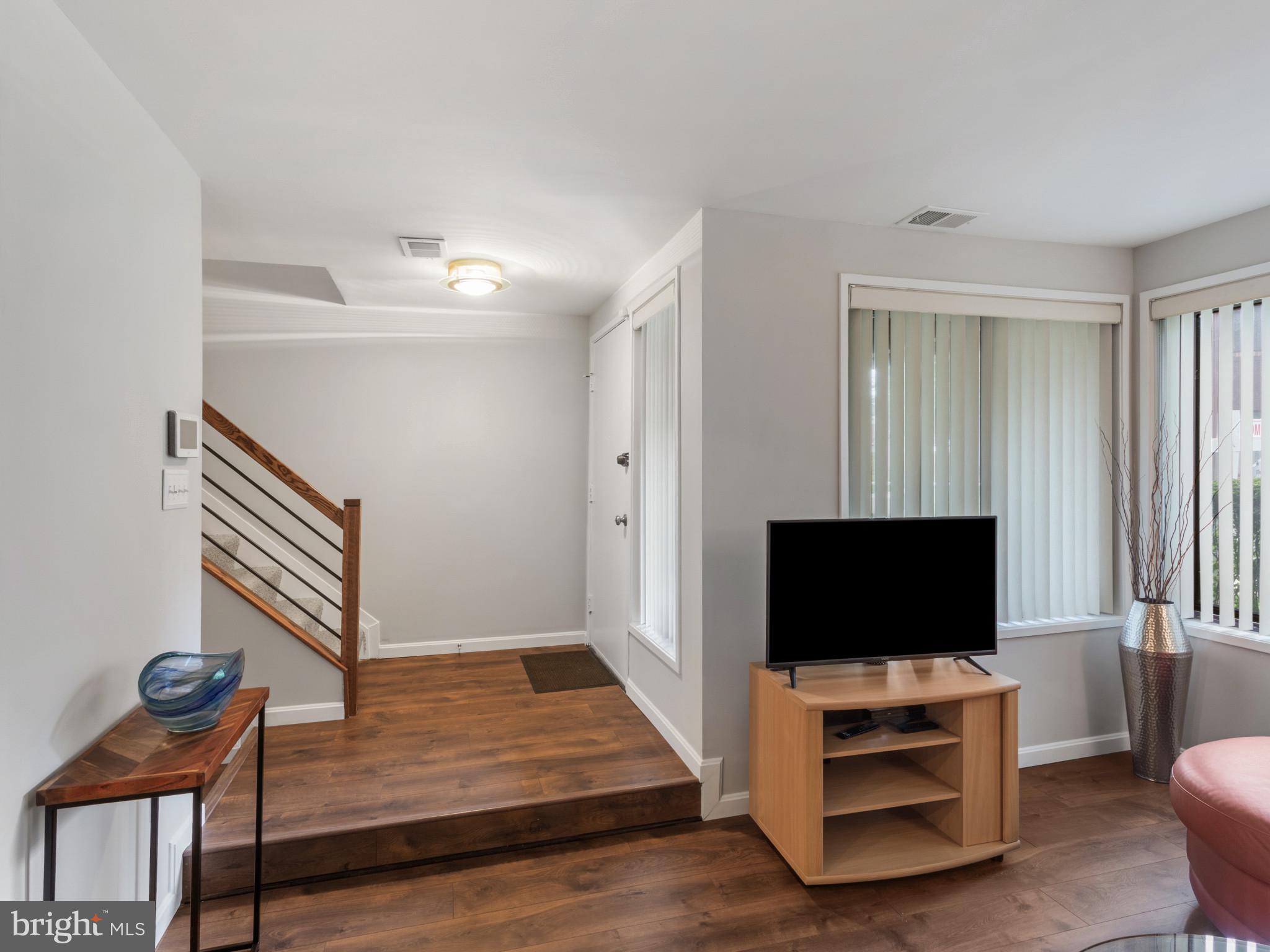 OAKLAND MILLS - Residential