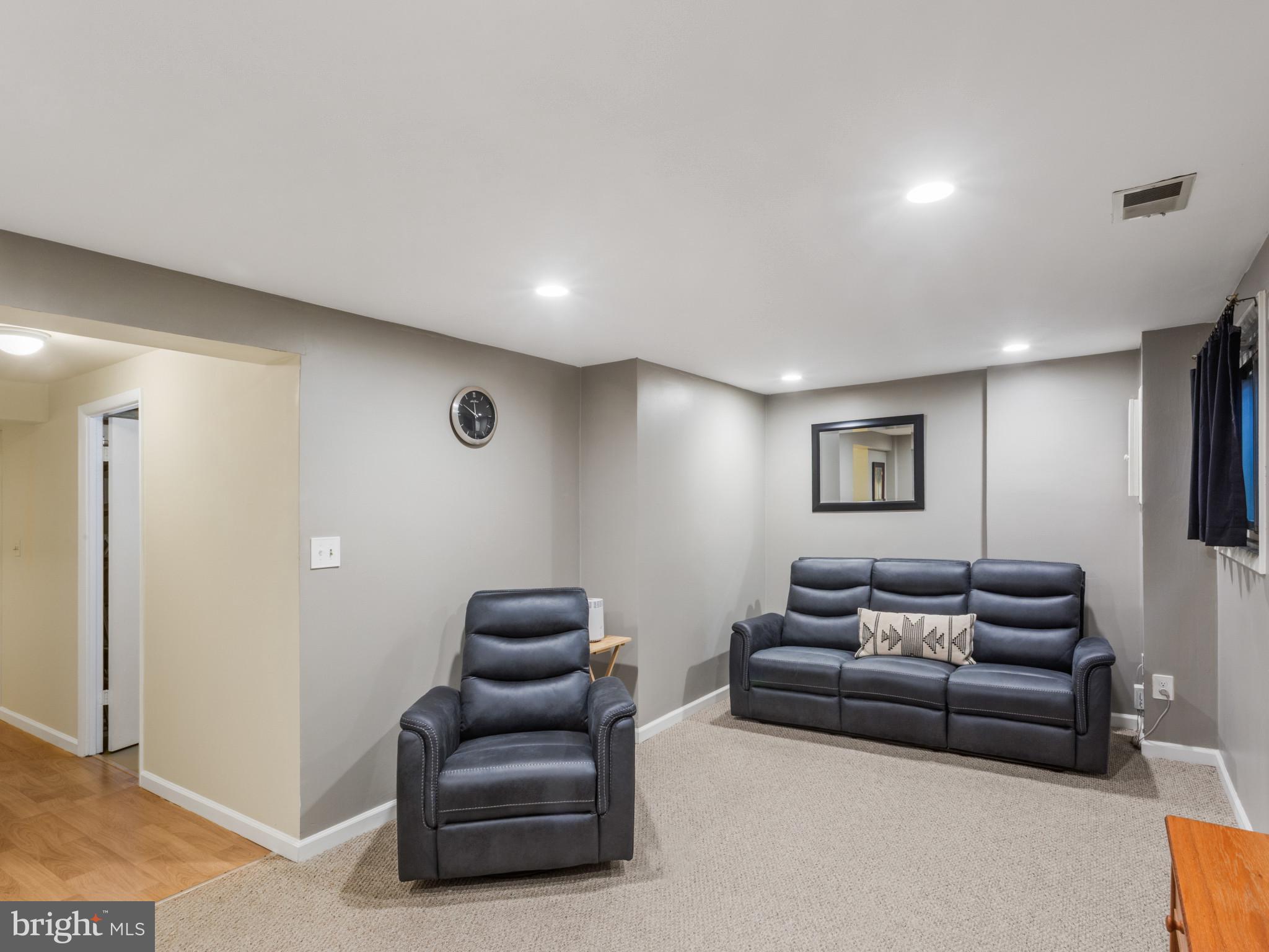 OAKLAND MILLS - Residential