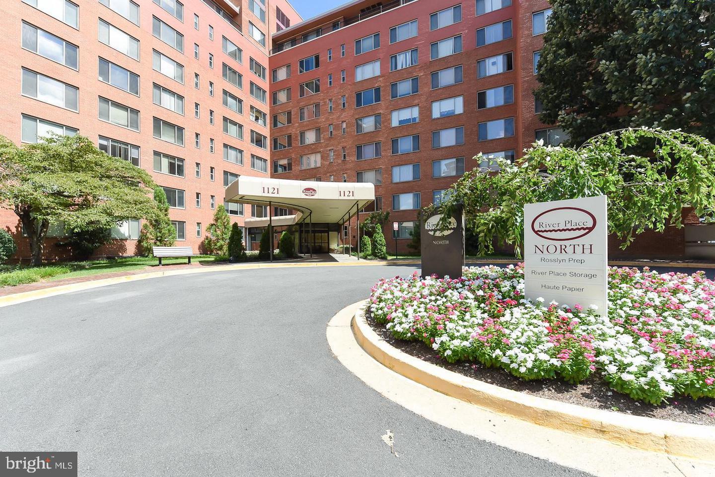 RIVER PLACE - Residential