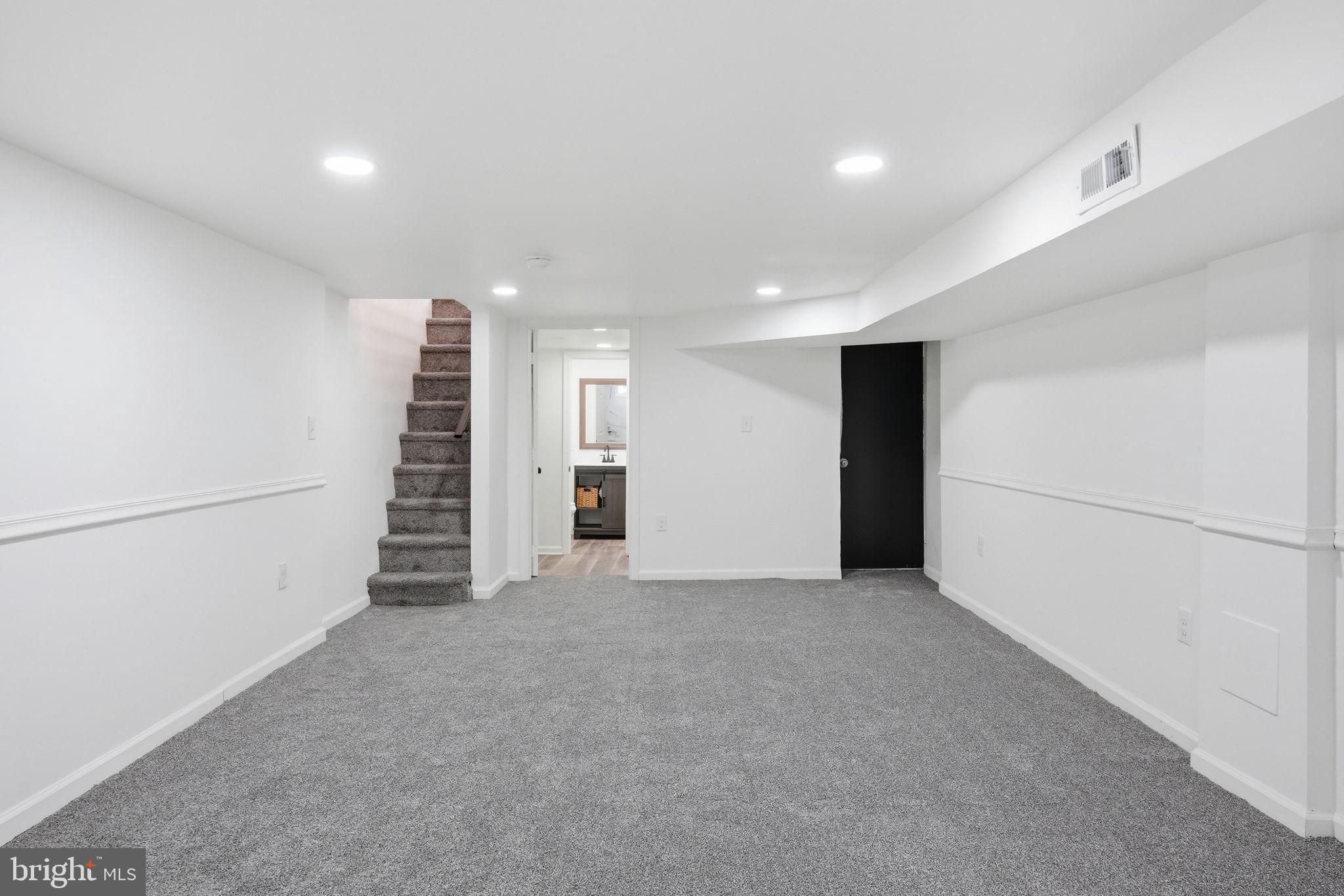 WEST OAK LANE - Residential