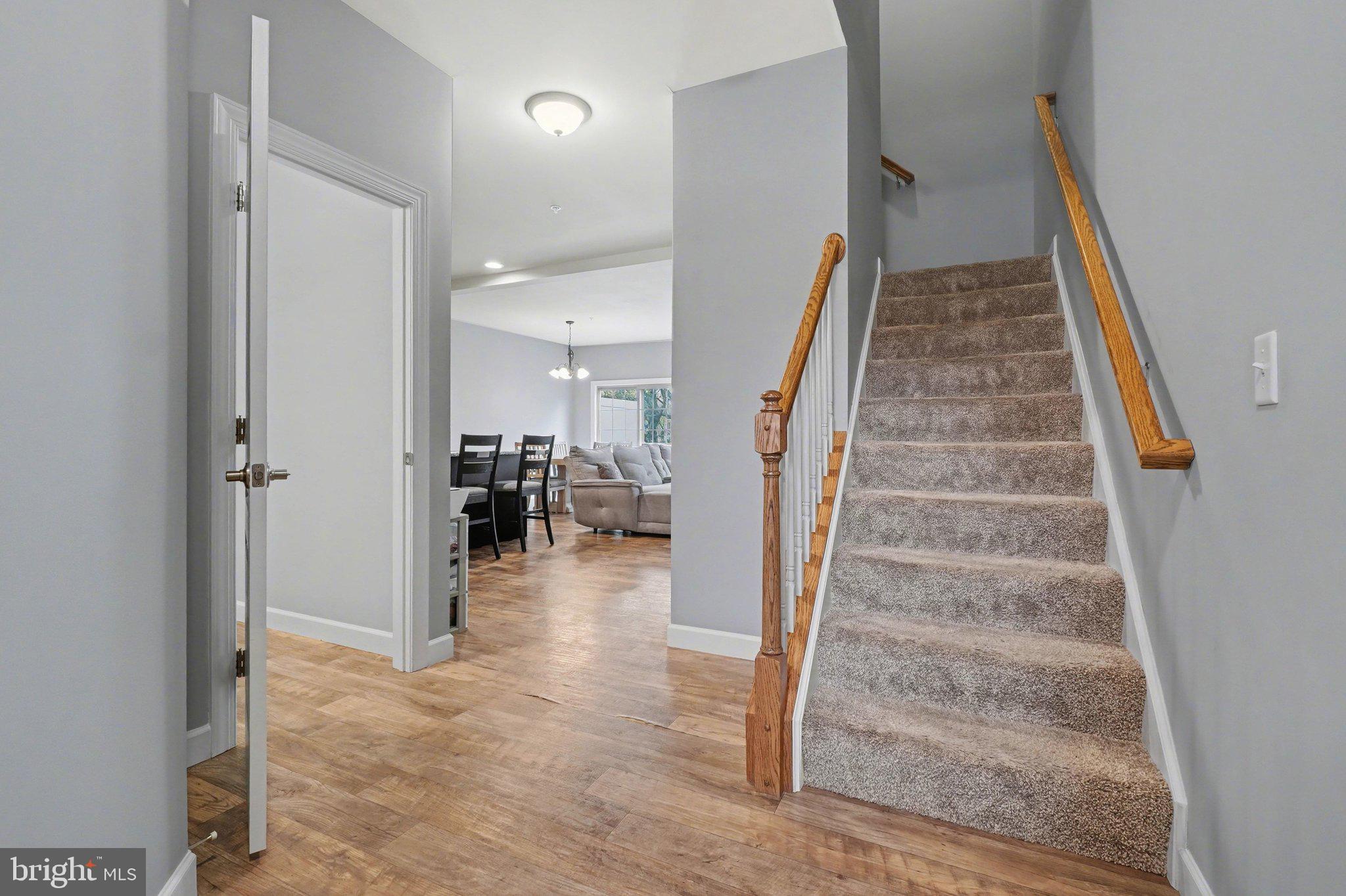 WOODLAND HILLS - Residential