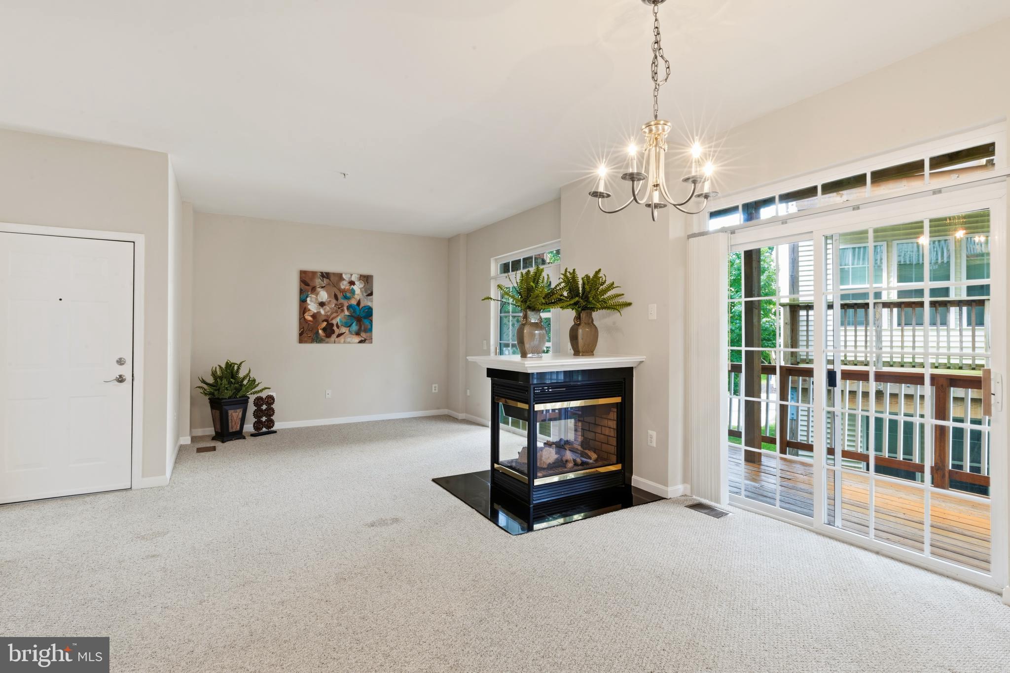 THE COMMONS ON WILLIAM SQUARE - Residential
