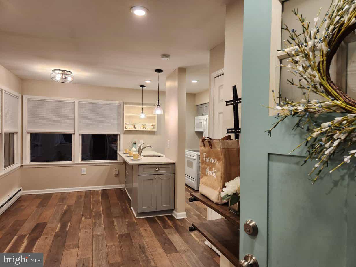 EDGEWATER - Residential Lease