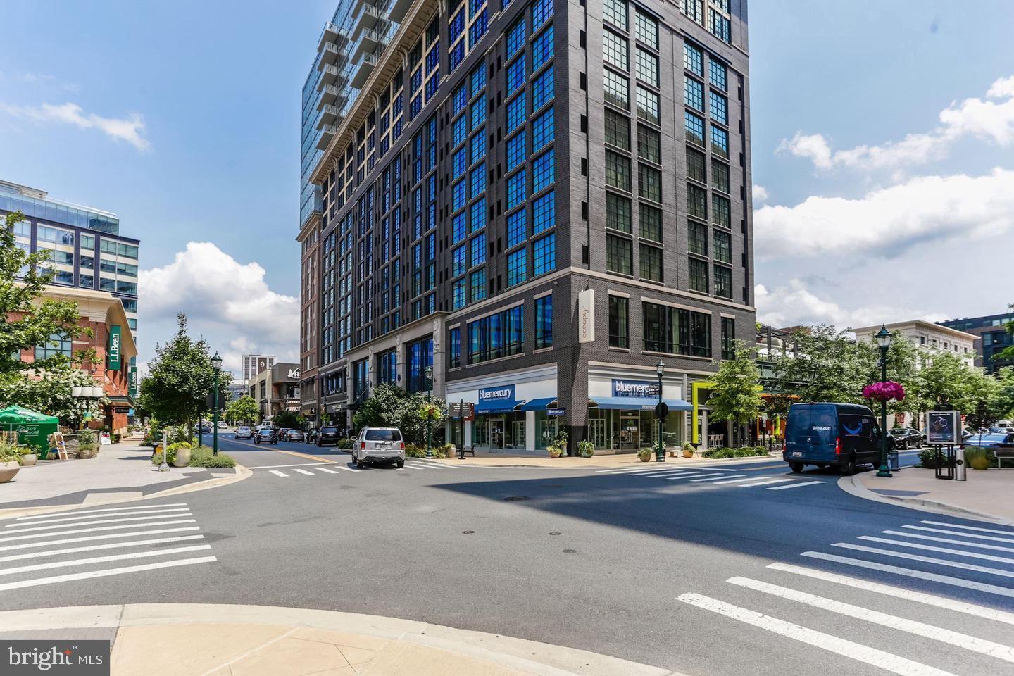 PARKSIDE CONDOMINIUMS - Residential Lease
