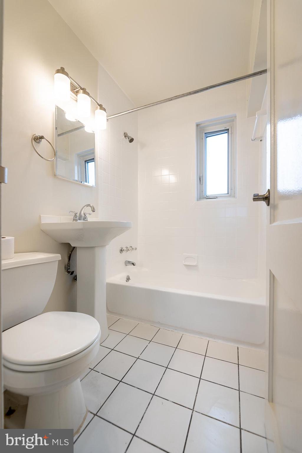 PARKSIDE CONDOMINIUMS - Residential Lease