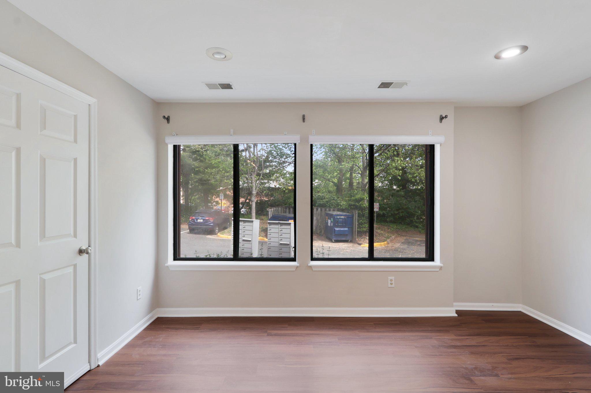 LEE OAKS - Residential