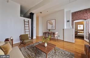 CHINATOWN - Residential Lease