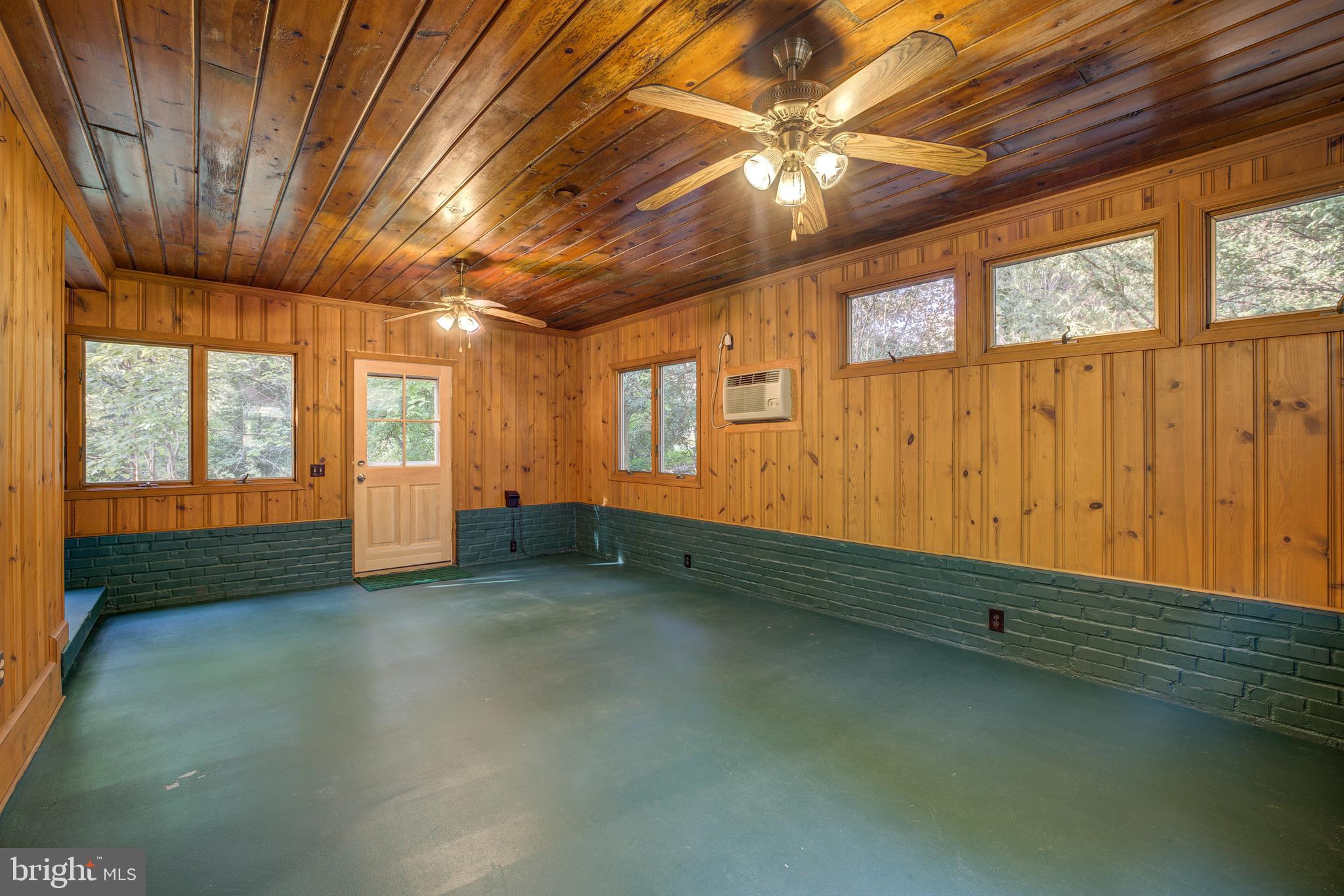 WOODSIDE PARK - Residential