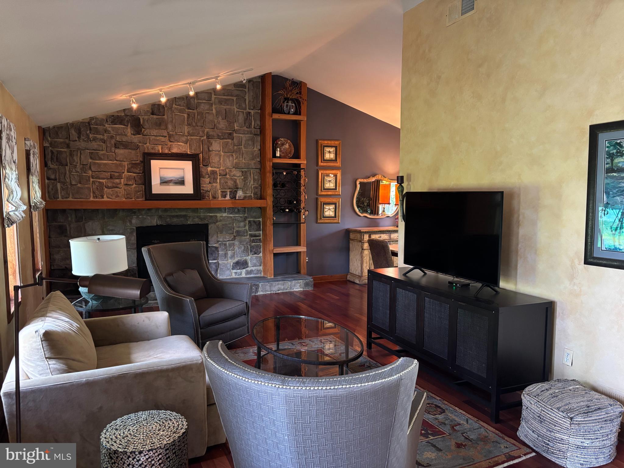 NORRISTOWN - Residential