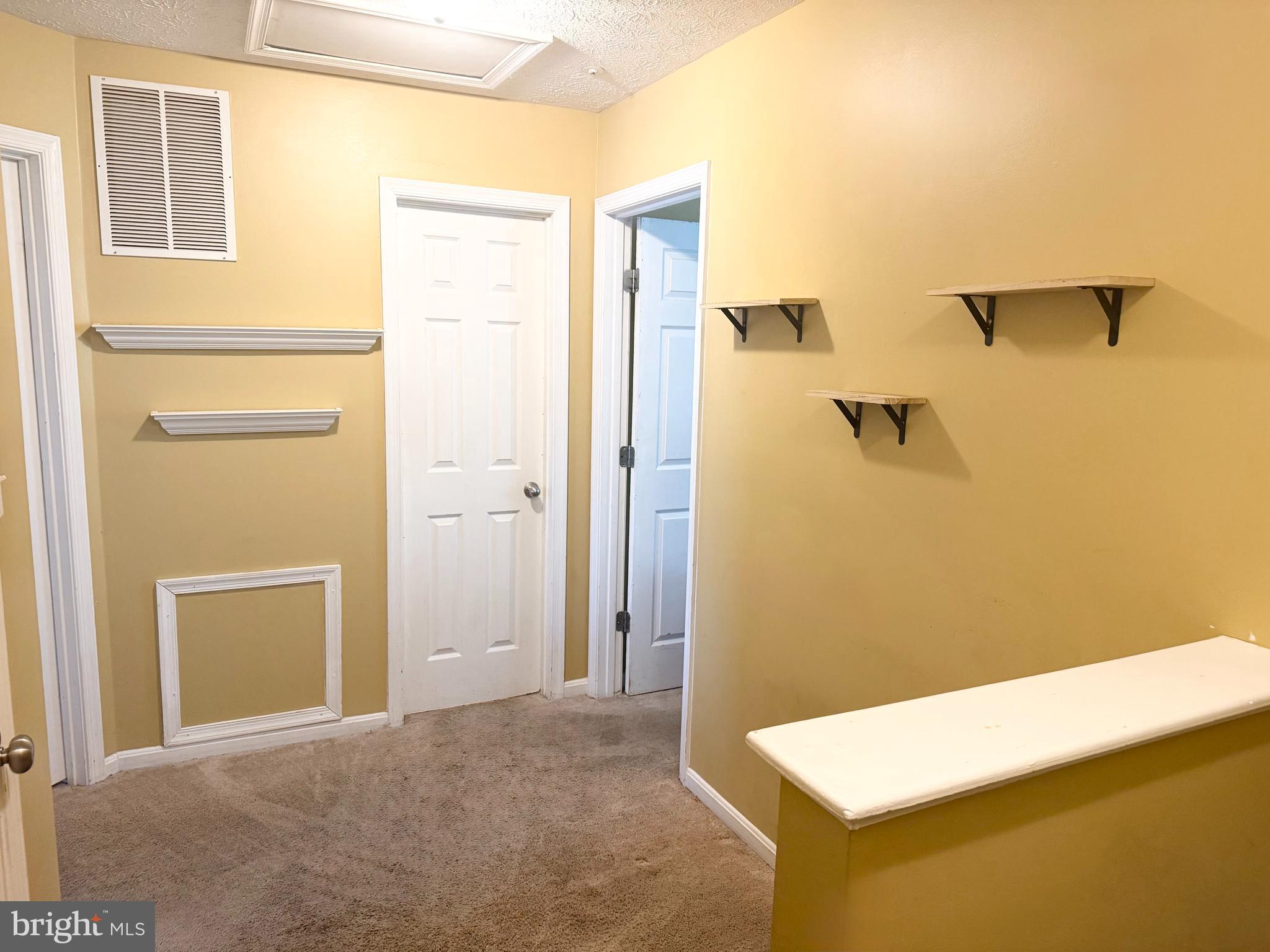 WESTBURY - Residential