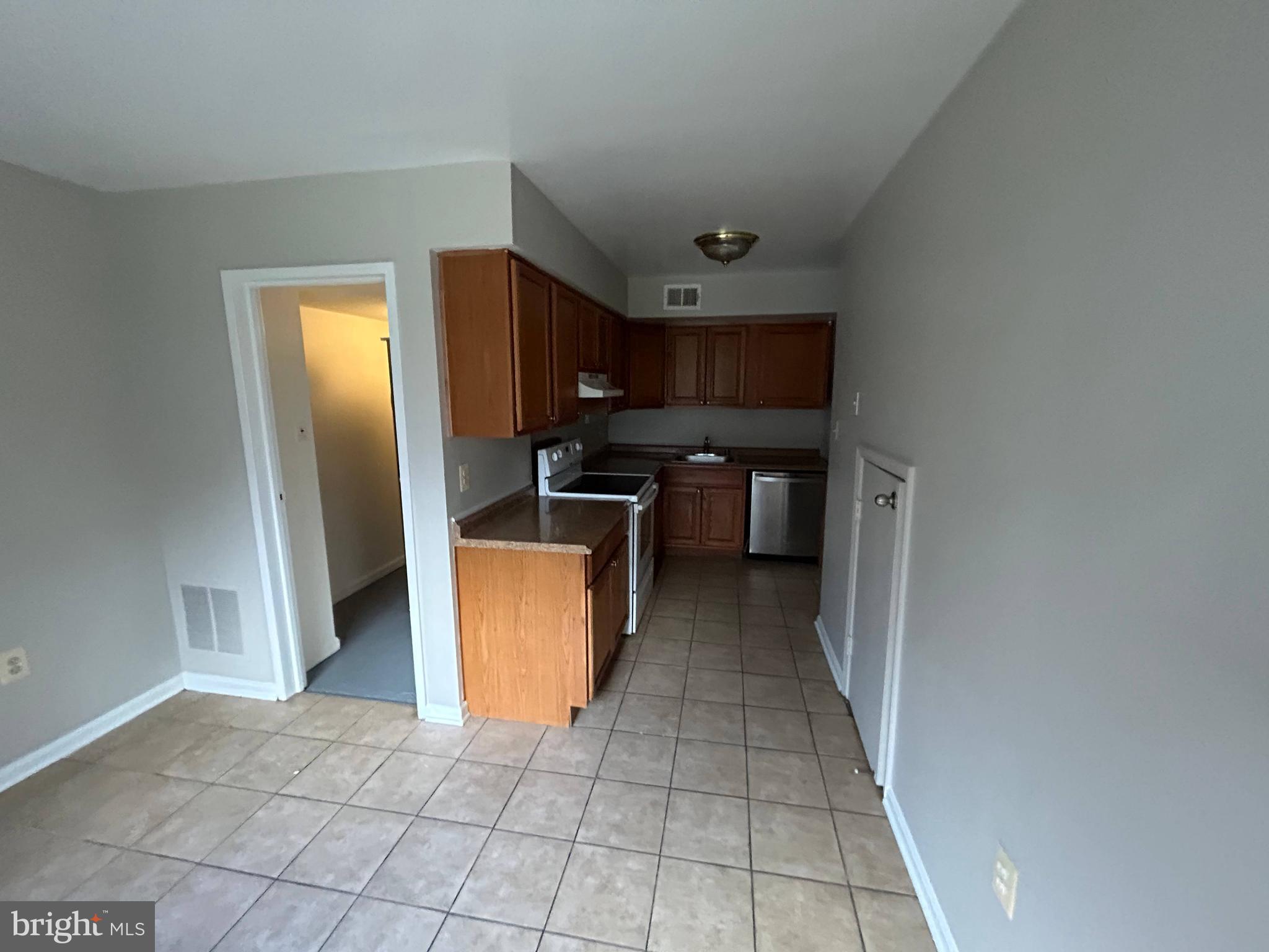 TERRACE TOWNHOUSES OF ANNANDALE - Residential Lease