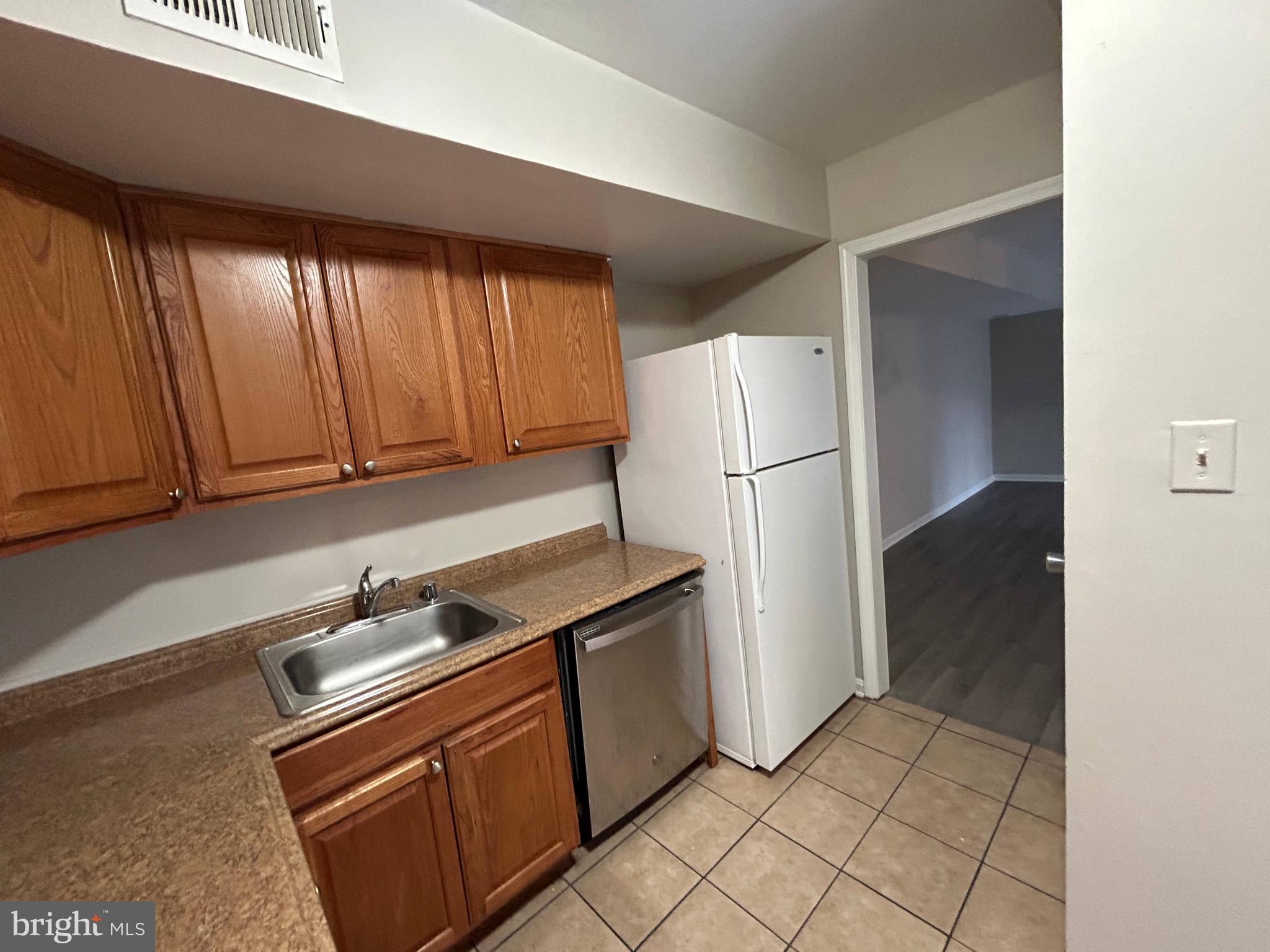 TERRACE TOWNHOUSES OF ANNANDALE - Residential Lease