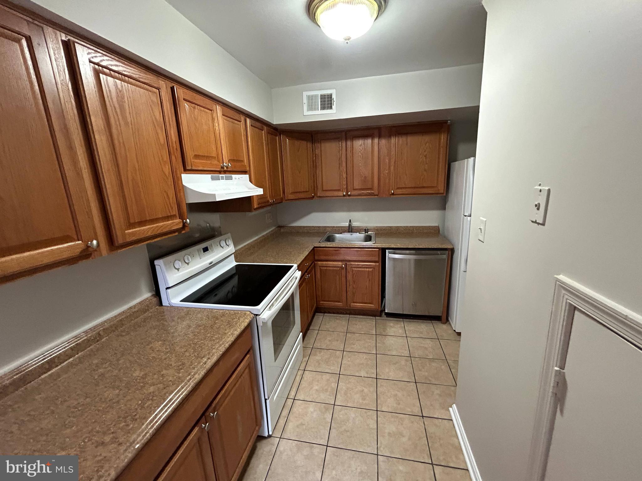 TERRACE TOWNHOUSES OF ANNANDALE - Residential Lease