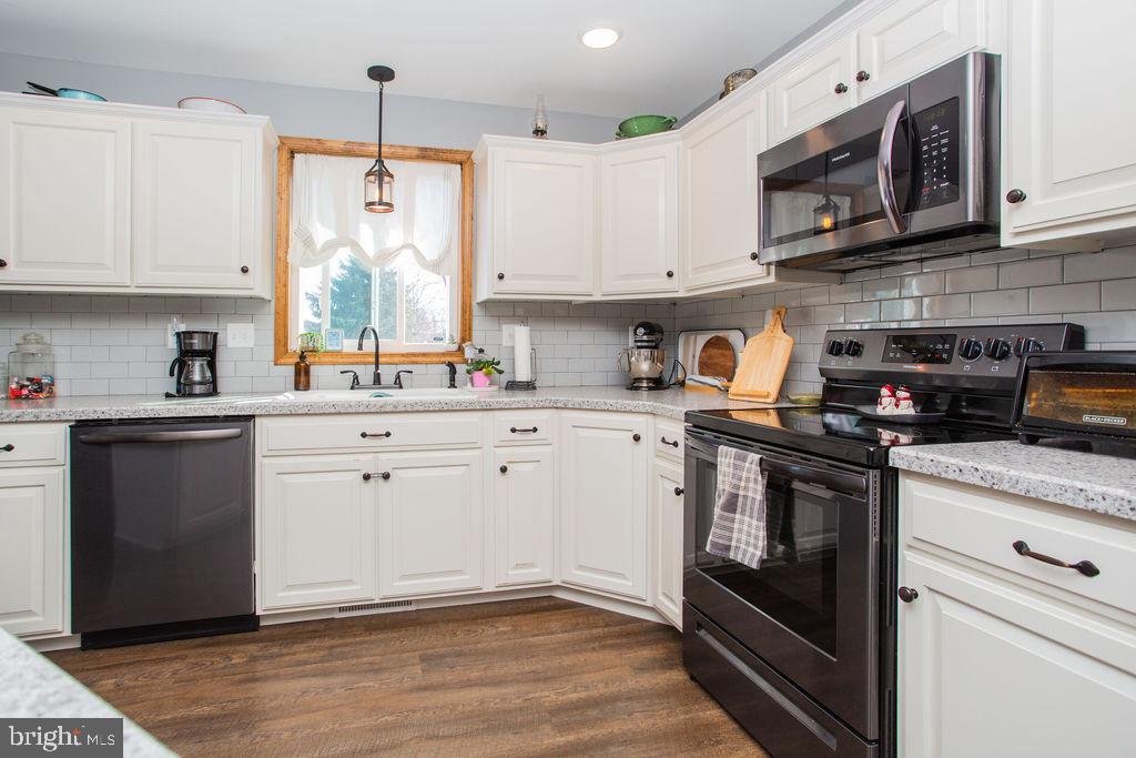 HILLVIEW ESTATES - Residential