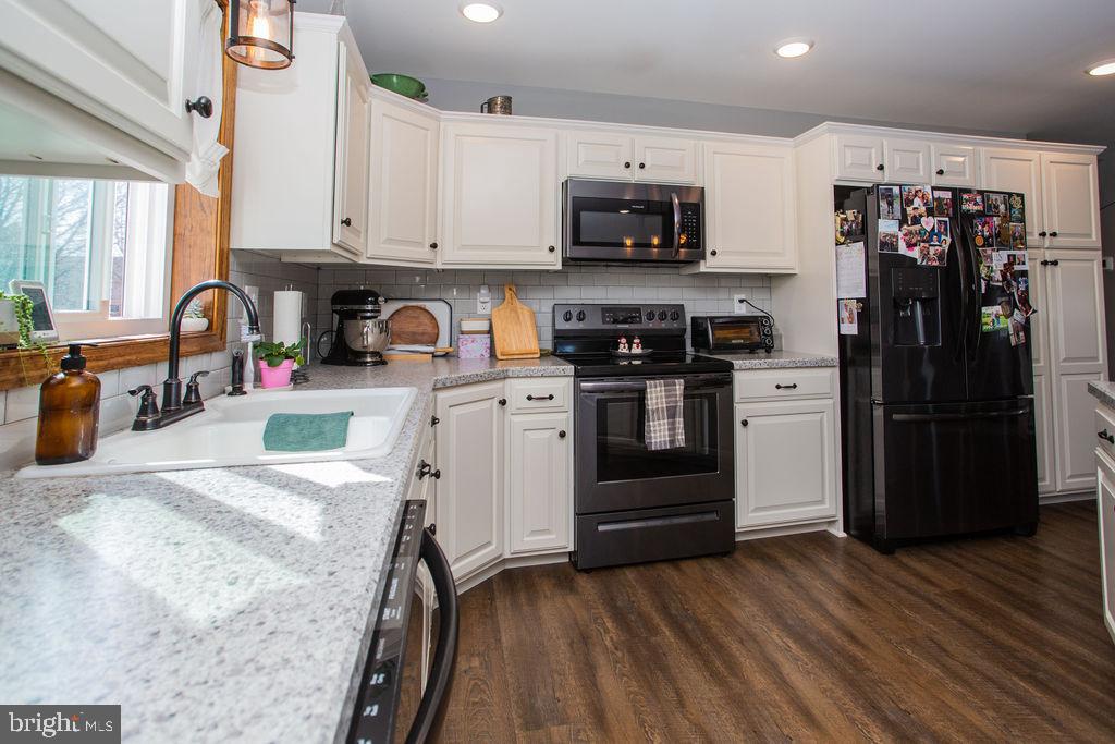HILLVIEW ESTATES - Residential