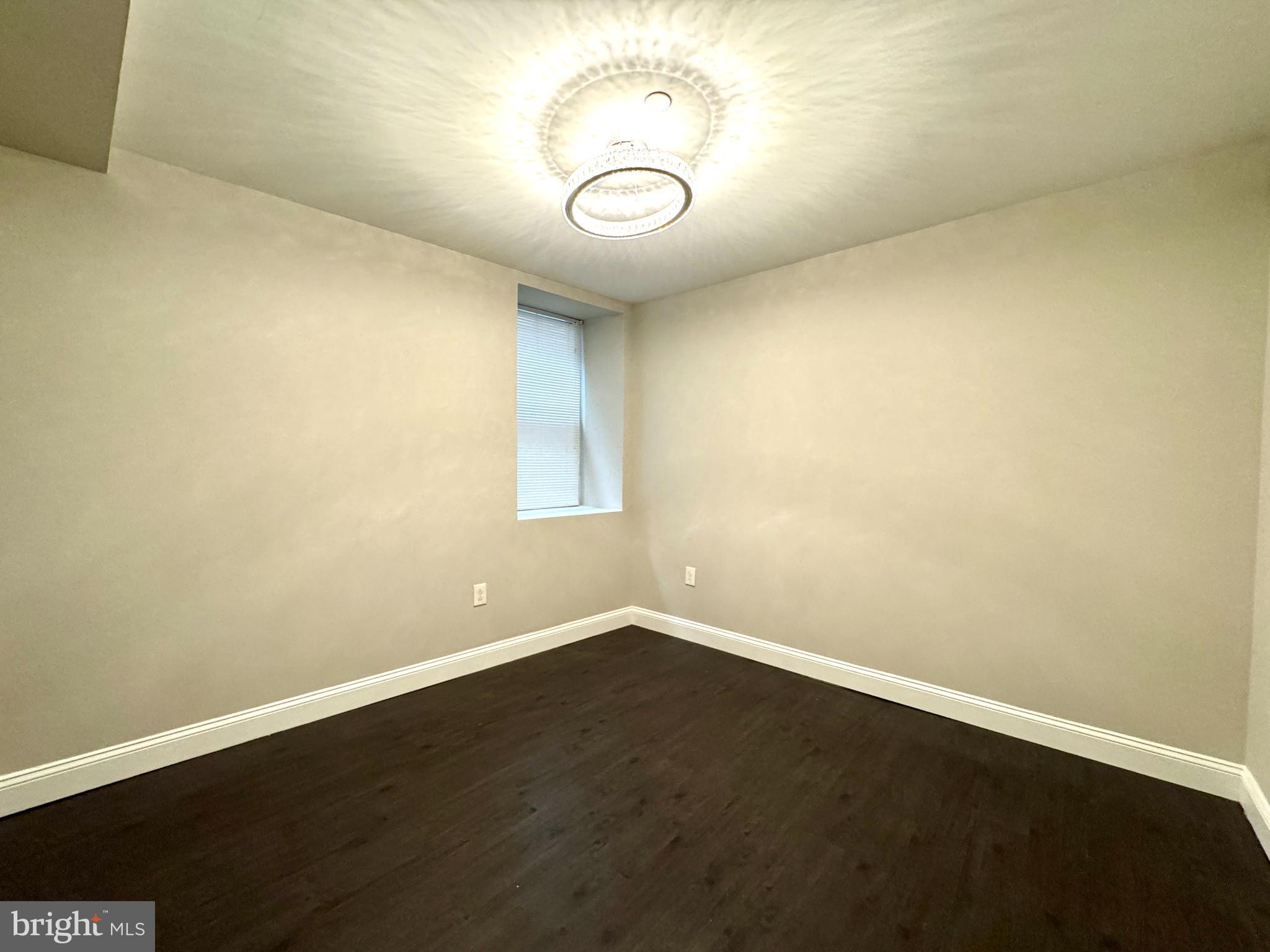 QUEEN VILLAGE - Residential Lease