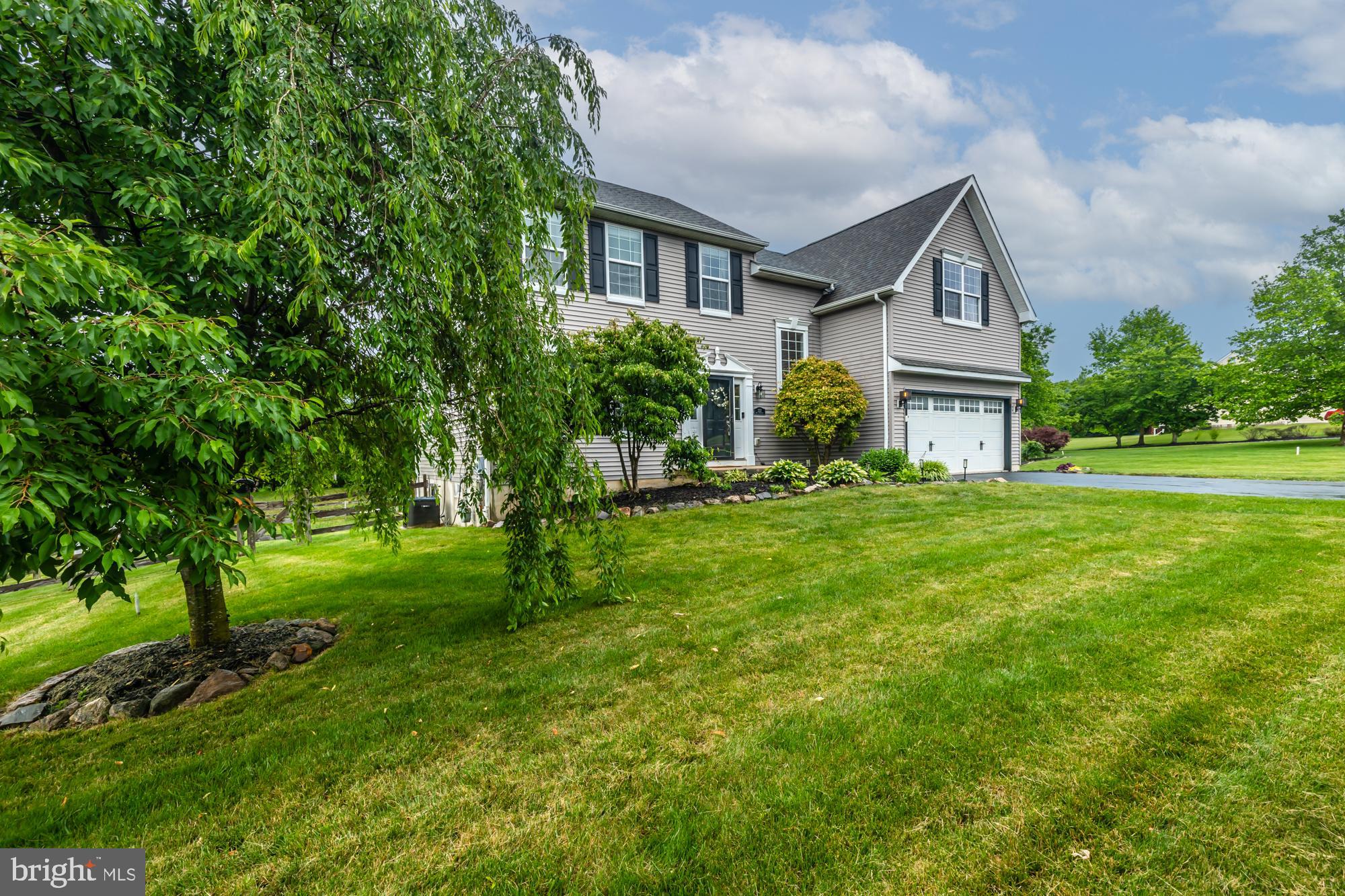 COWAN ESTATES - Residential