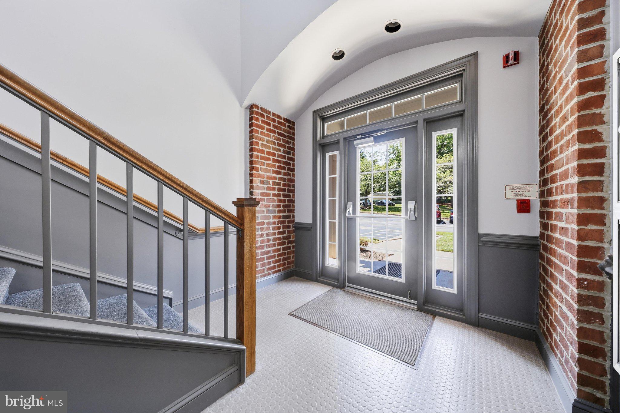LAKETREE - Residential