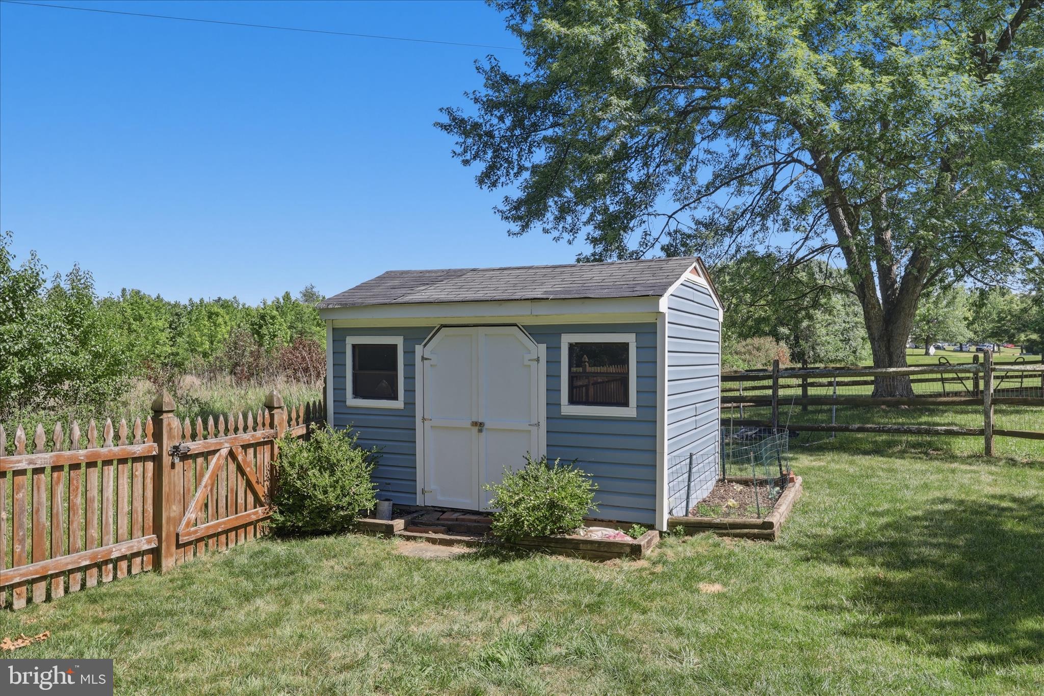 ROBIN MEADOWS - Residential
