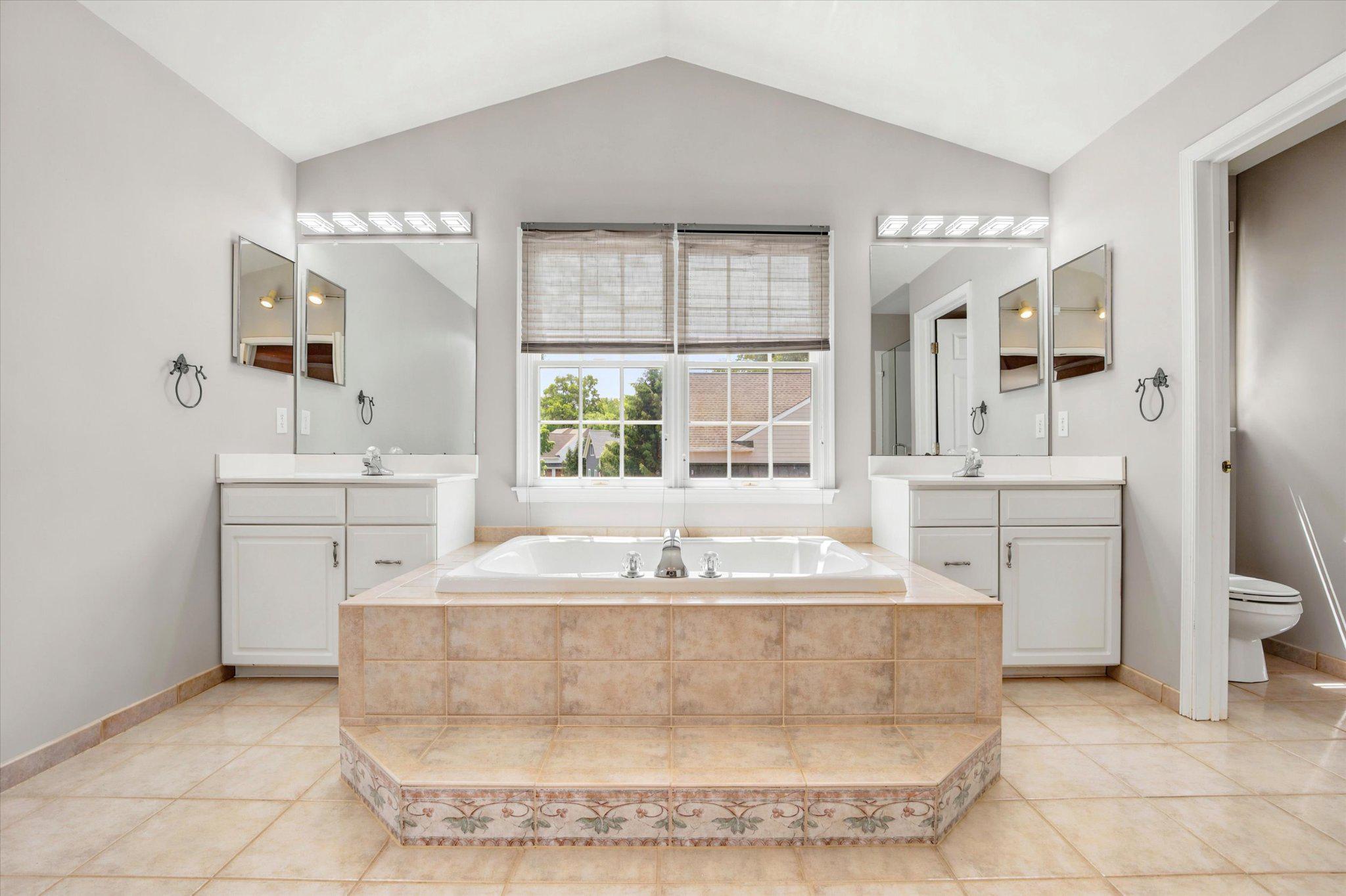 OAKS OF BUCKINGHAM - Residential