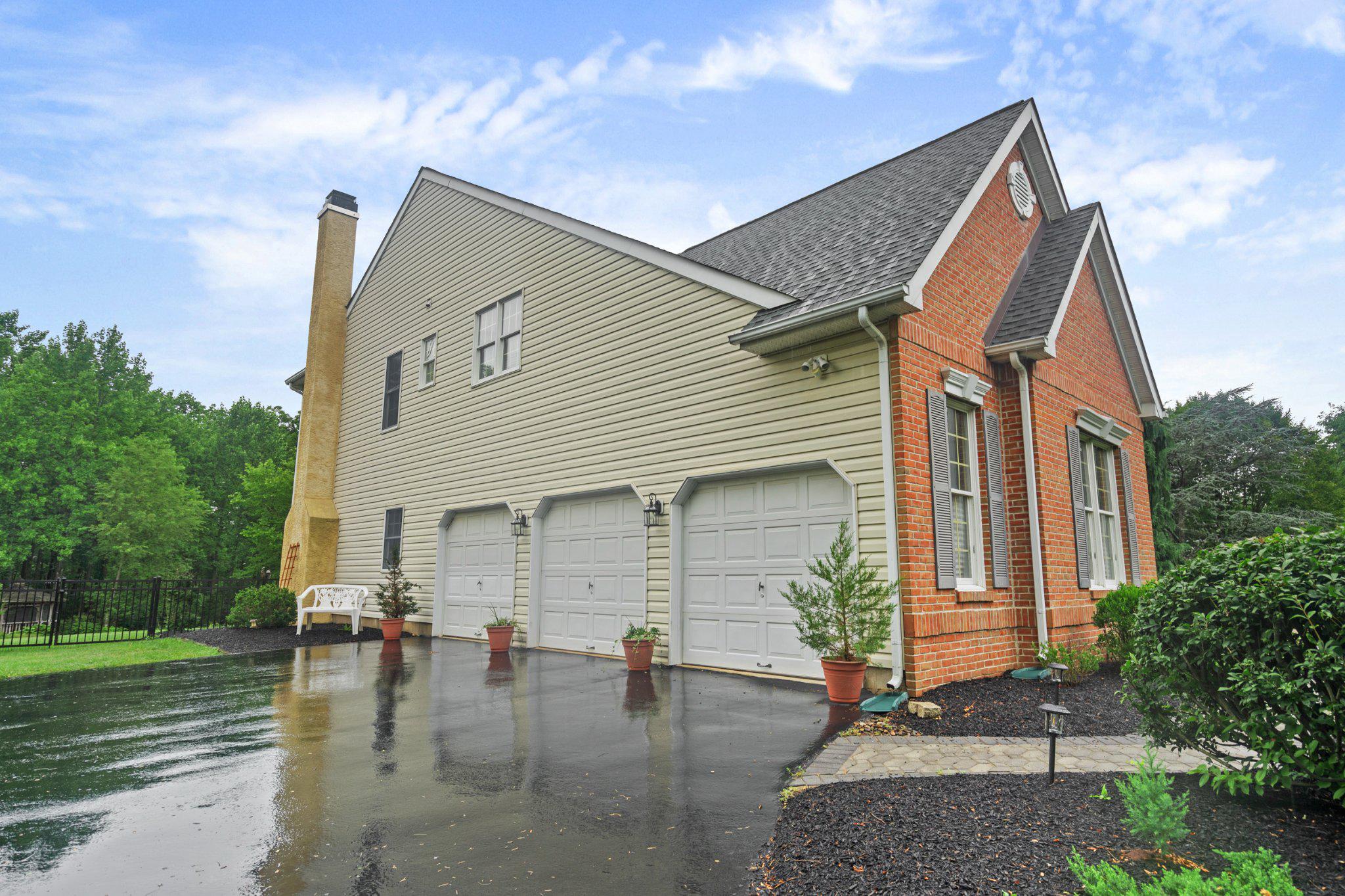 OAKS OF BUCKINGHAM - Residential