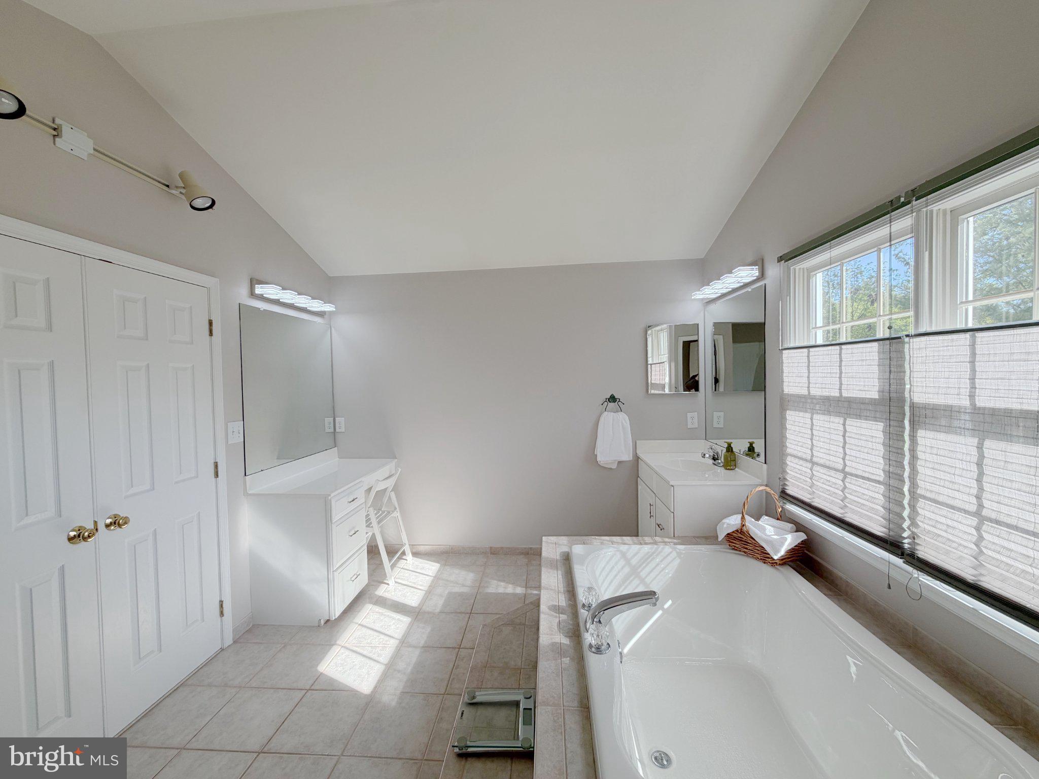 OAKS OF BUCKINGHAM - Residential