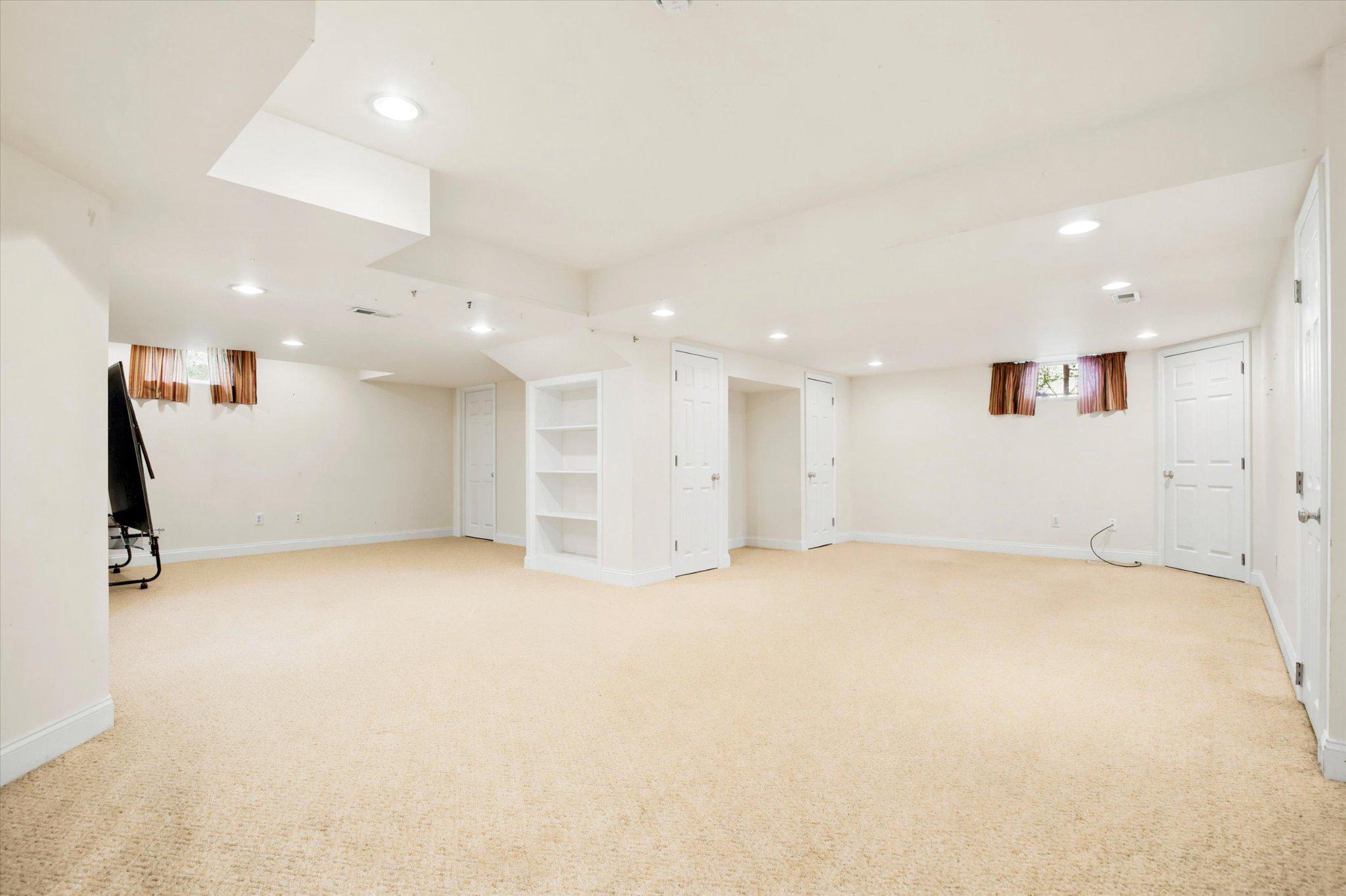 OAKS OF BUCKINGHAM - Residential