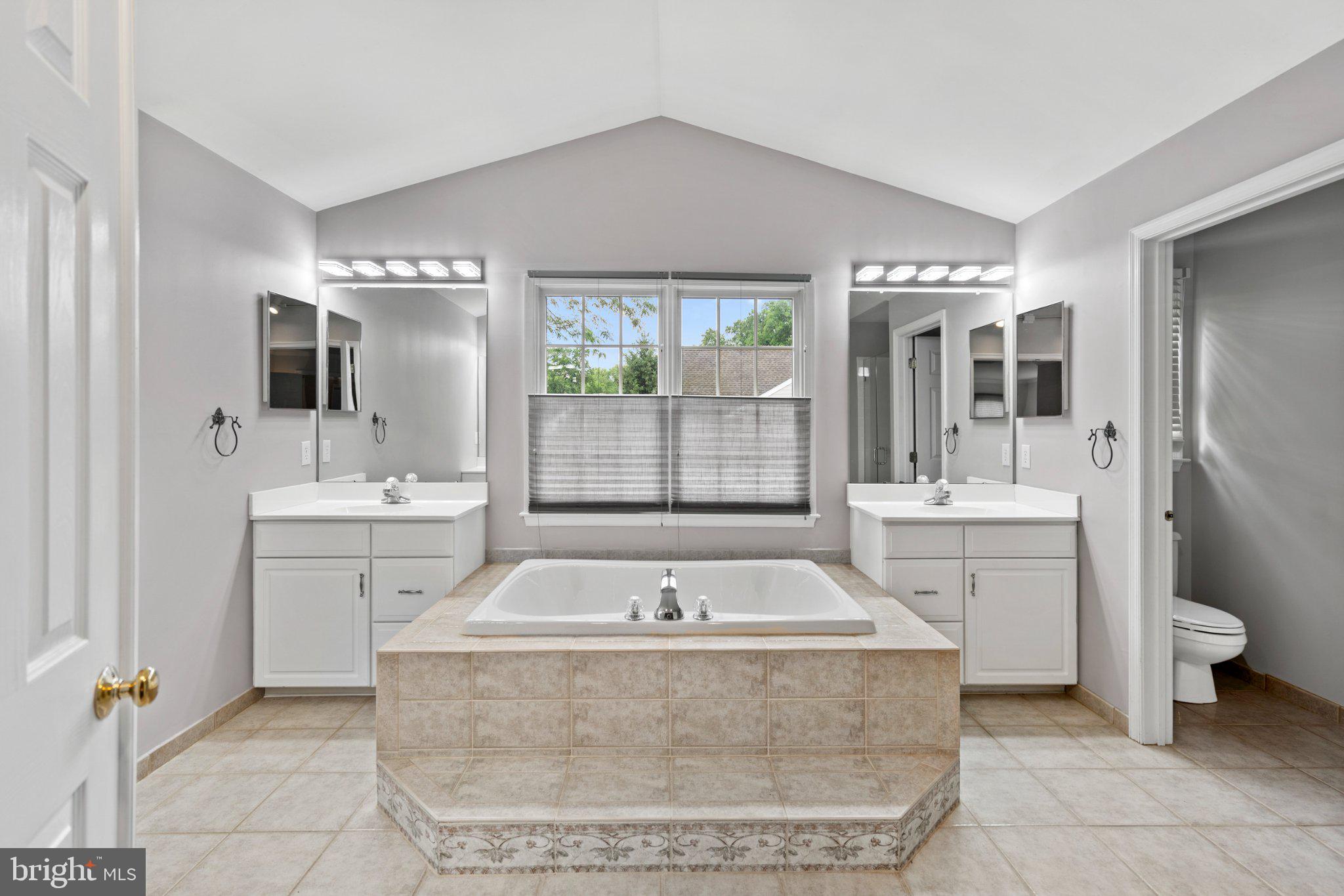 OAKS OF BUCKINGHAM - Residential