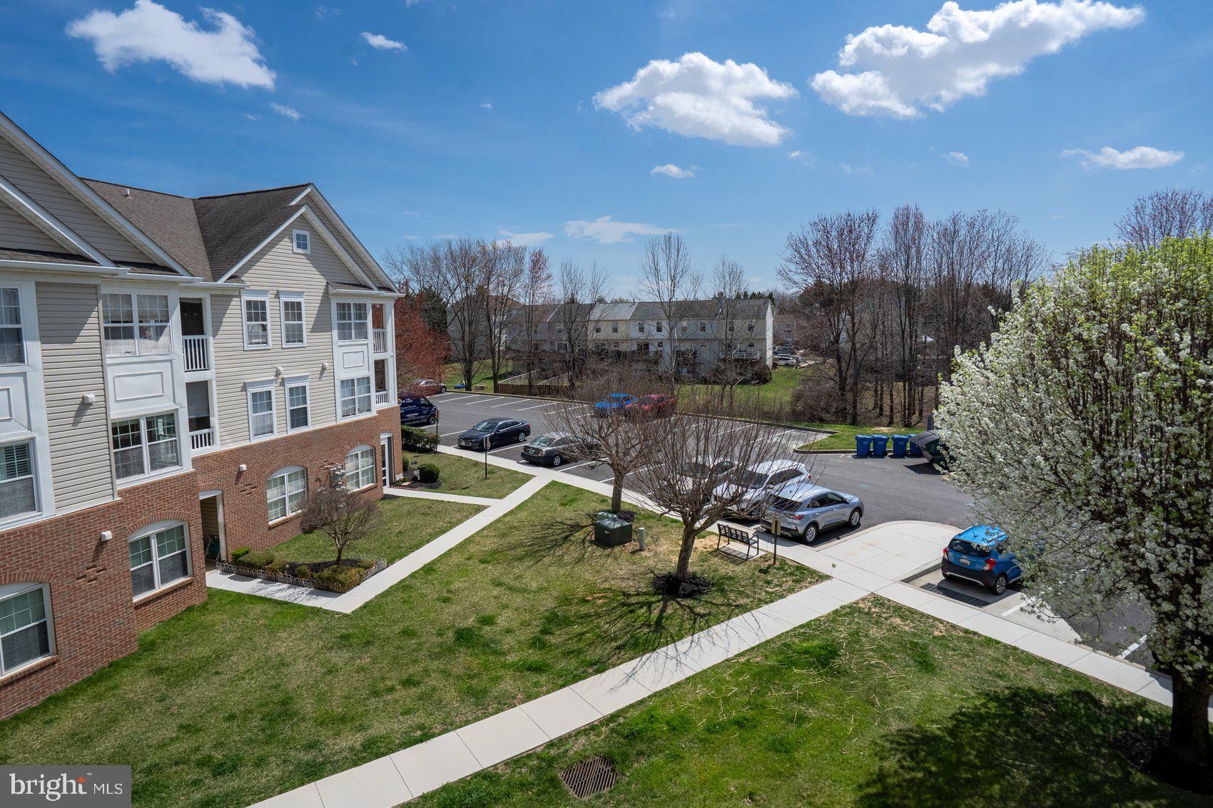 BAYLAND CONDO - Residential