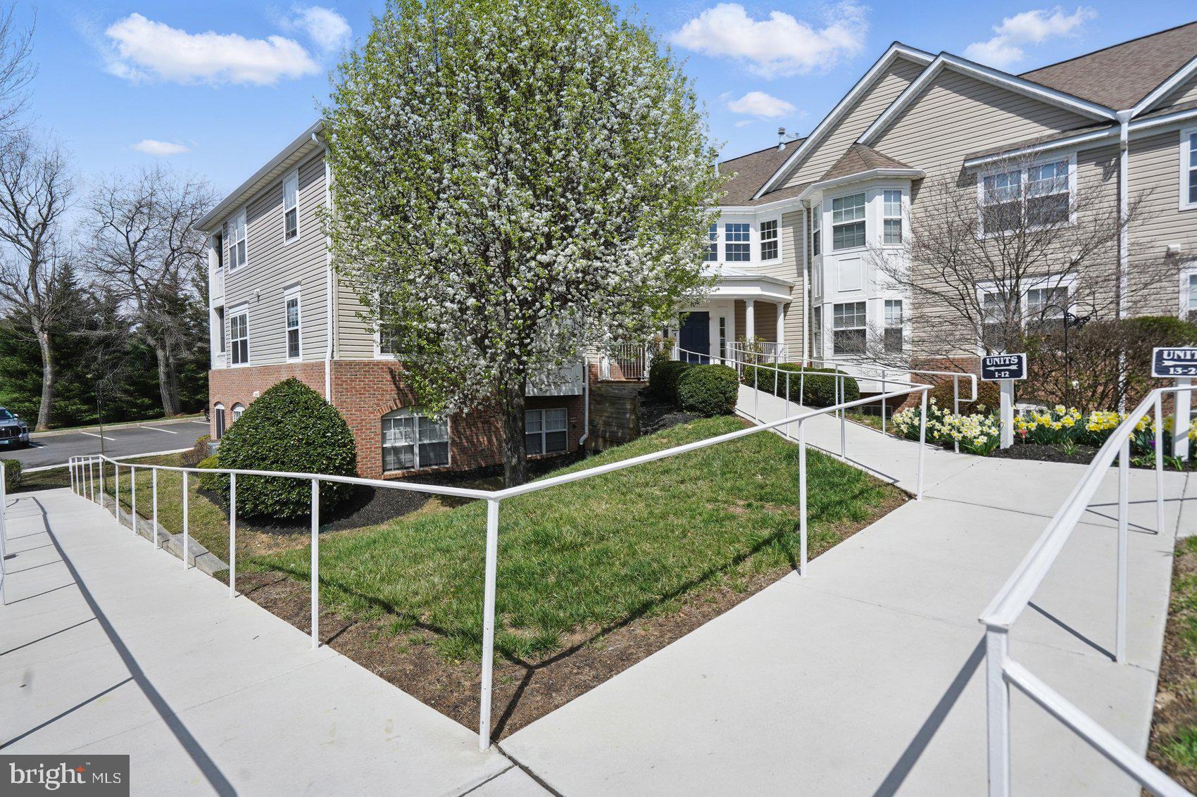 BAYLAND CONDO - Residential