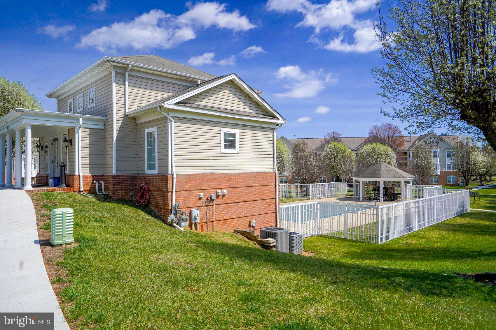 BAYLAND CONDO - Residential