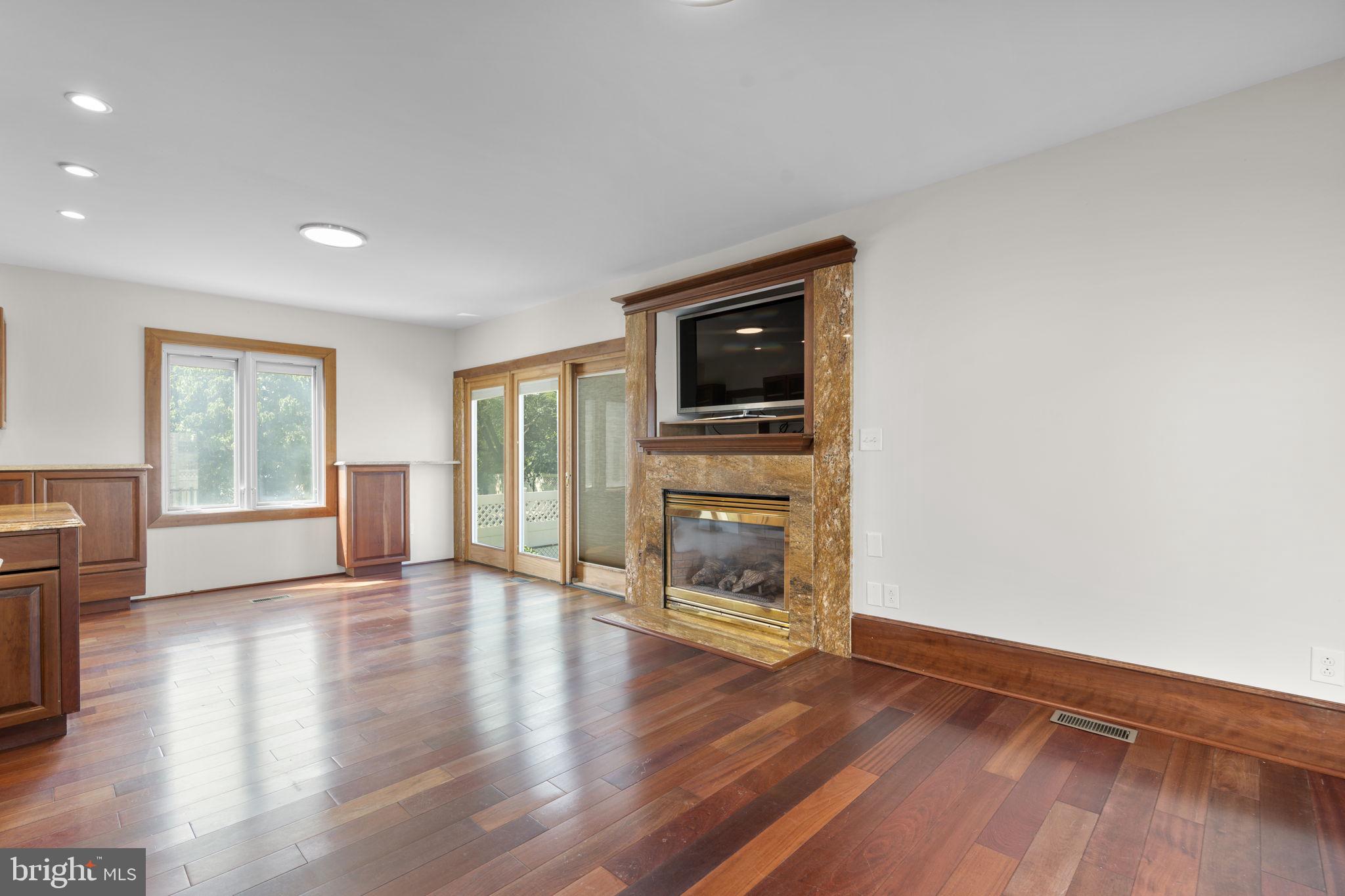MURRAY HILL - Residential