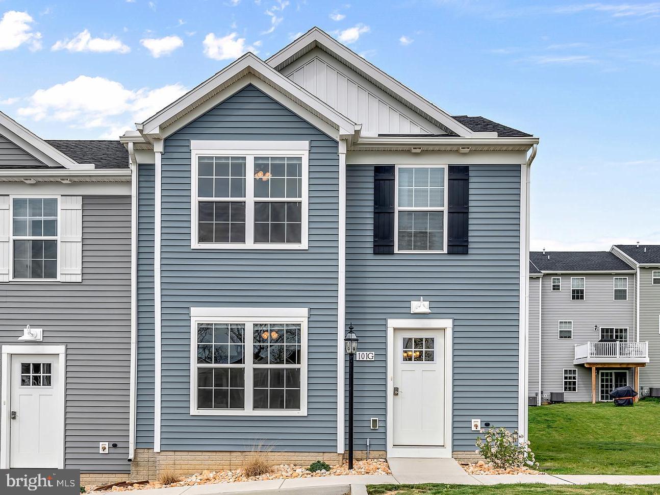 CREEKSIDE VILLAGE - Residential